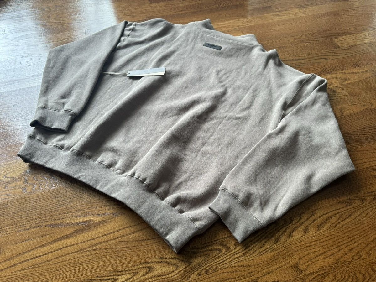 Essentials Large Mockneck Desert Taupe Sweatshirt Crewneck Wood Cement Size US L / EU 52-54 / 3 - 10 Thumbnail