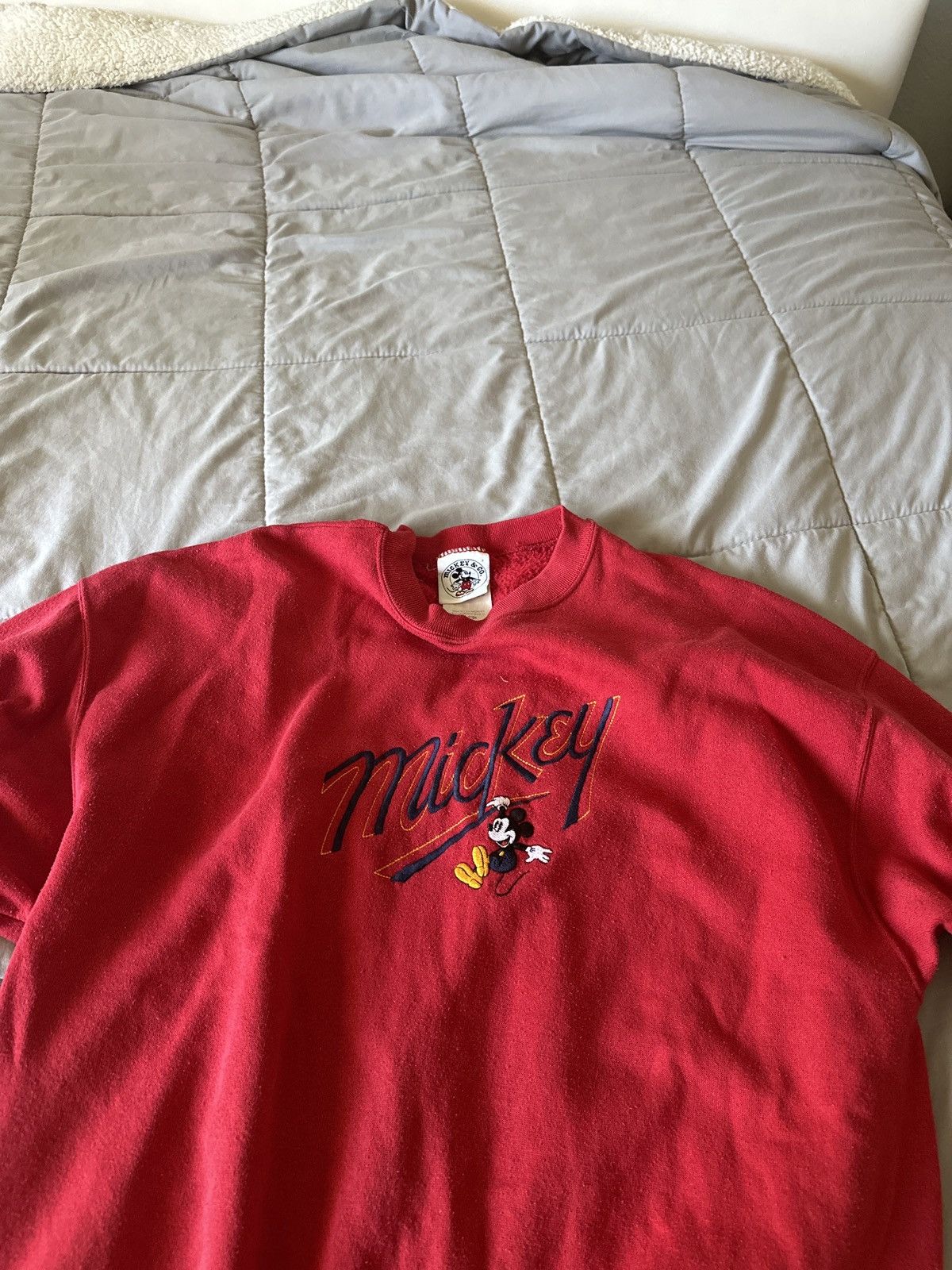Disney Red Mickey Crewneck Size US XL / EU 56 / 4 - 3 Thumbnail