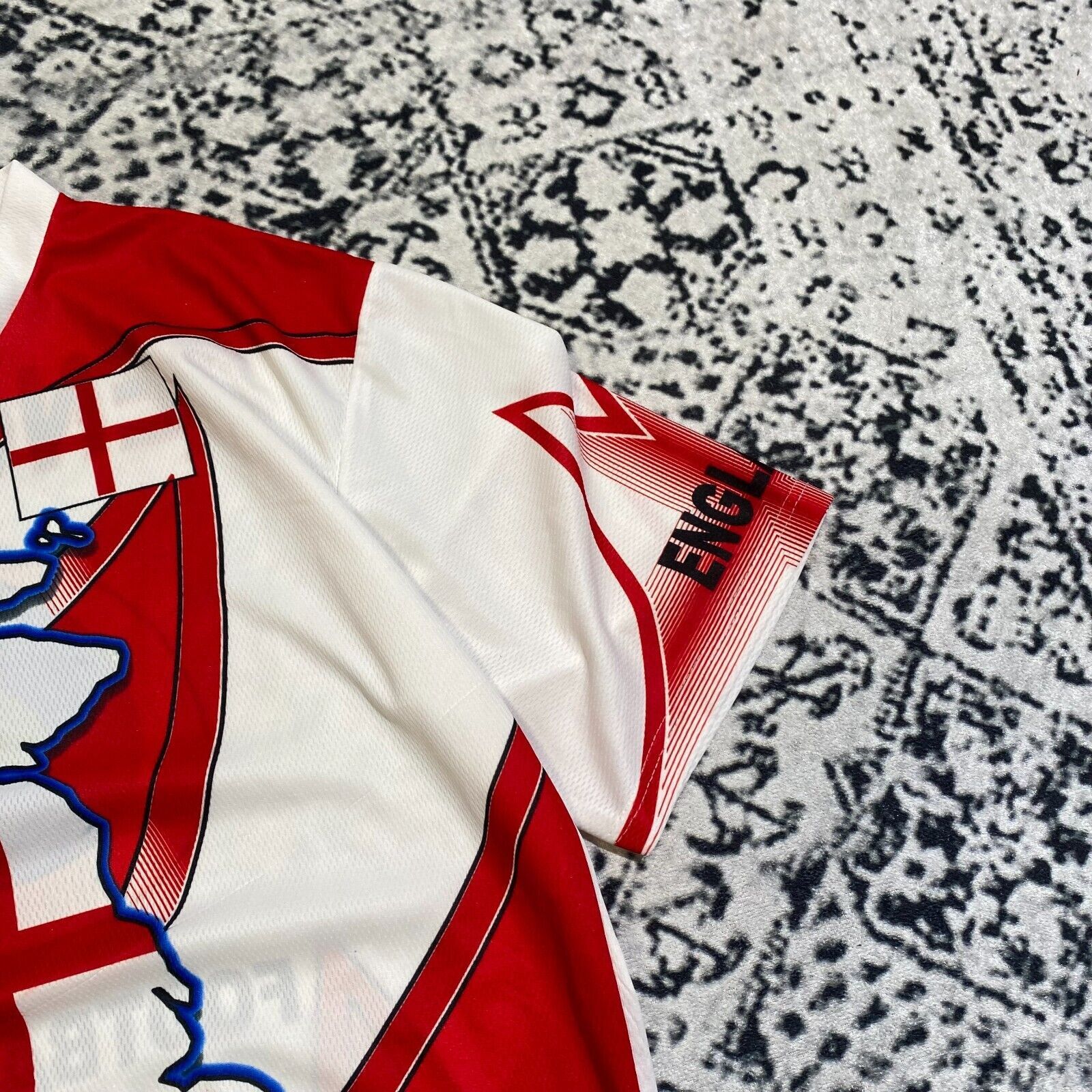 Vintage Vintage White Red Polyester T-Shirt Size XL England Football Size US XL / EU 56 / 4 - 5 Thumbnail