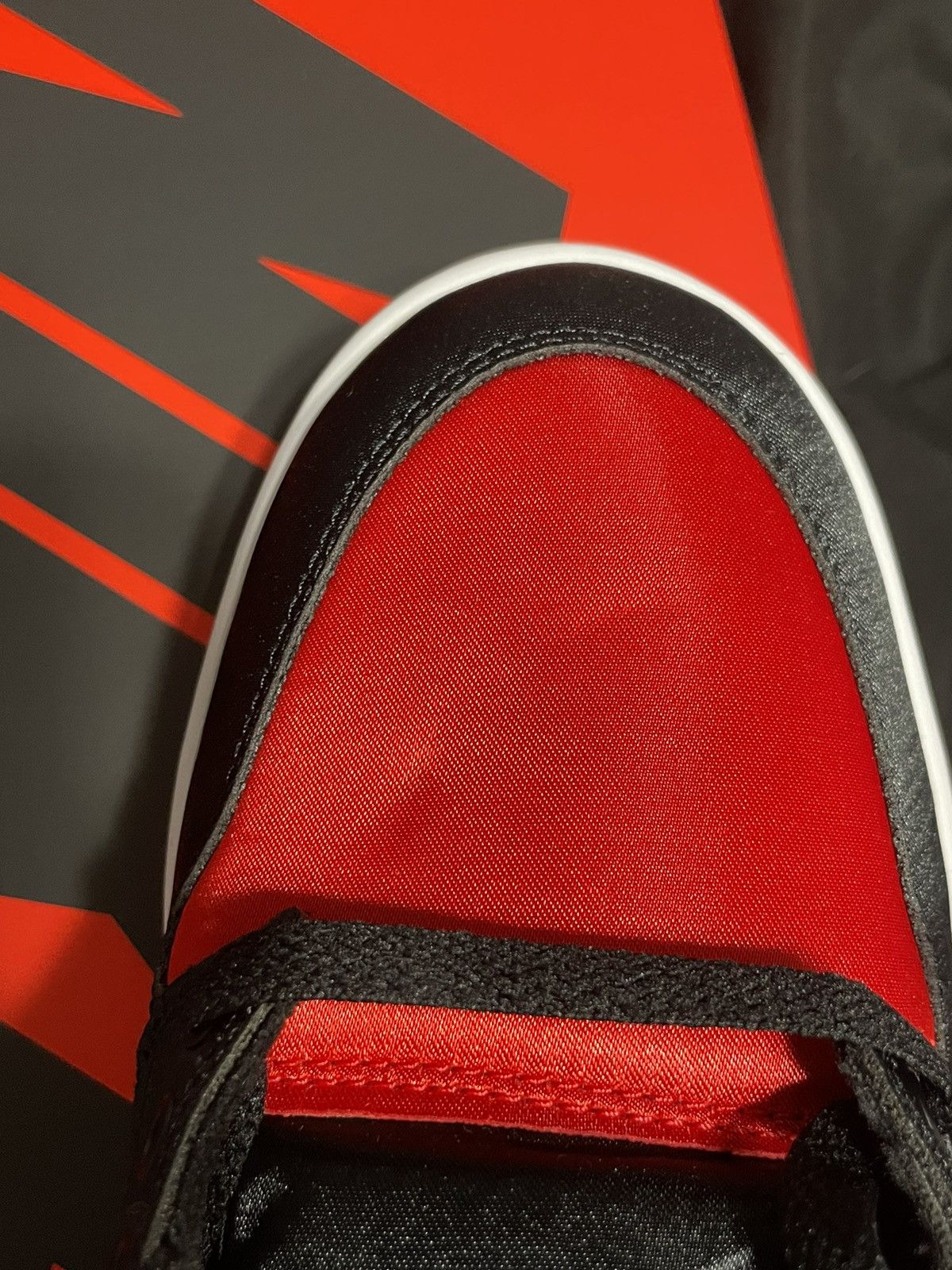 Jordan Brand × Nike Jordan 1 Satin Bred Size US 9 / EU 42 - 6 Thumbnail