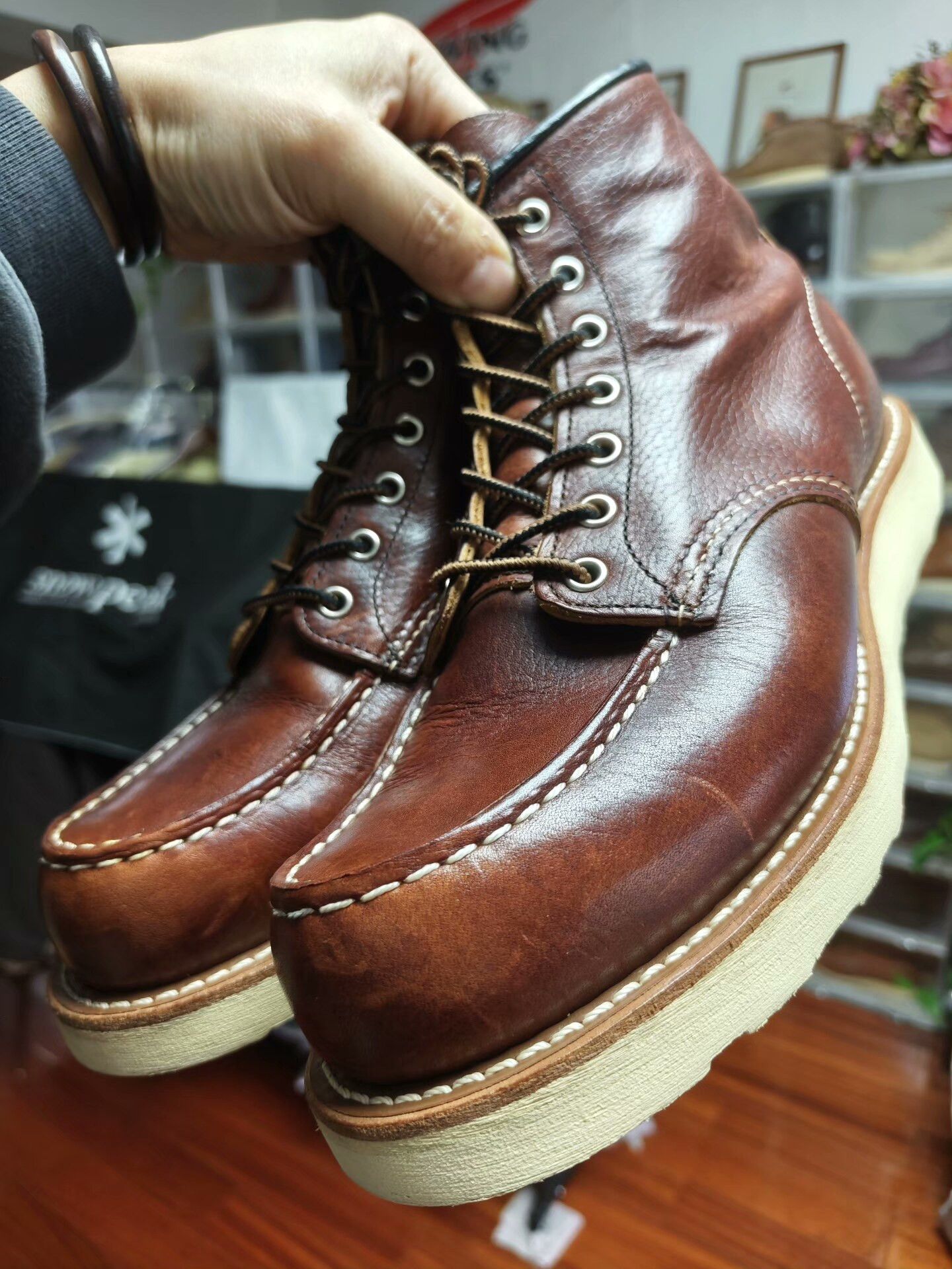 Red Wing Red Wing 8138 Lychee Grain Size US 9 / EU 42 - 1 Thumbnail