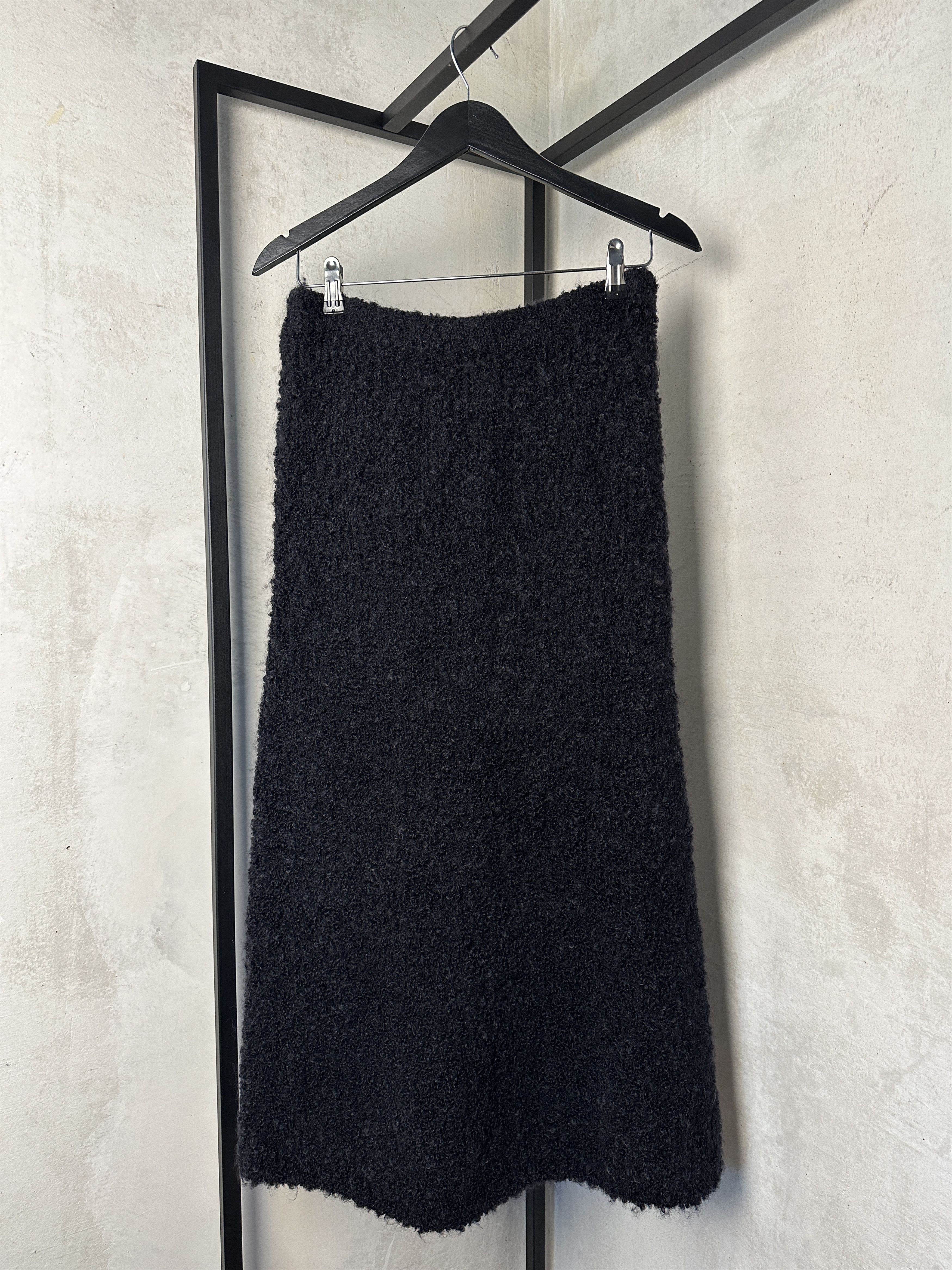 Toteme Toteme Black Boucle Nevis Midi Skirt Size 26" / US 2 / IT 38 - 1 Thumbnail