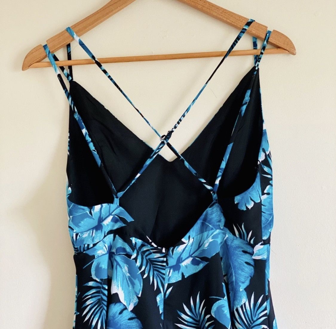 Forever 21 FOREVER 21 OPEN BACK DOUBLE STRAP MINI DRESS Size M / US 6-8 / IT 42-44 - 5 Thumbnail