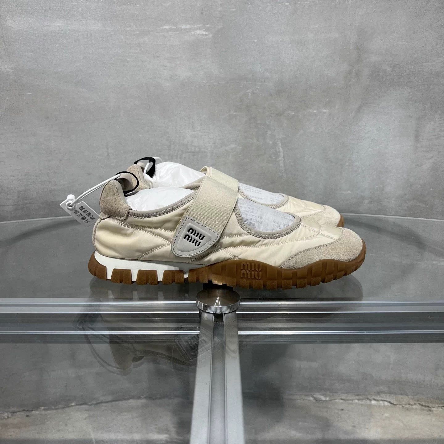 Miu Miu Miu Miu 25ss TYRE Velcro Mary Jane Ballet Flat 37EU Size US 6 / IT 36 - 4 Thumbnail