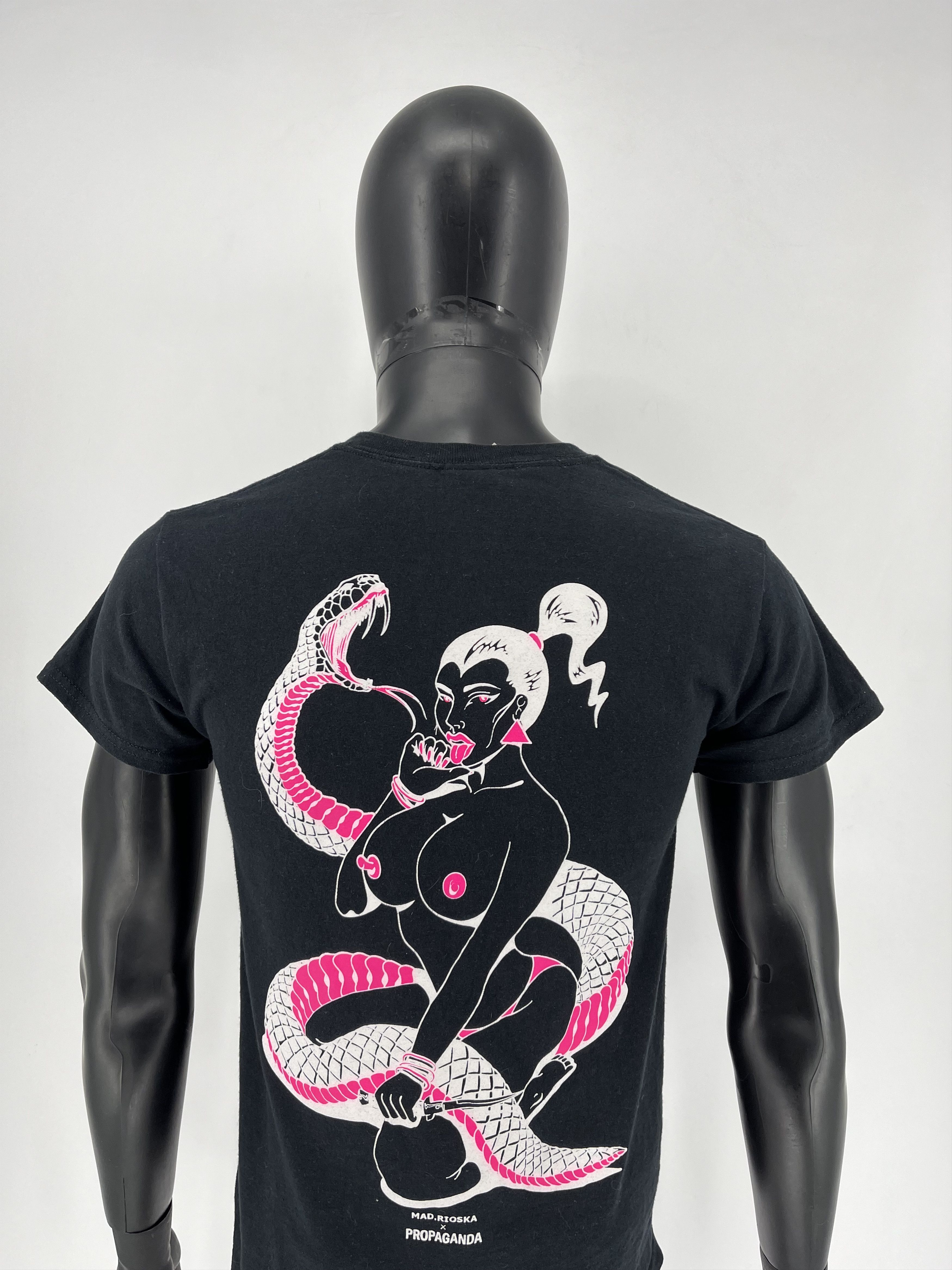Vintage Vintage Y2k Sexy Girl Propaganda Rap Style T-shirt Size US S / EU 44-46 / 1 - 1 Thumbnail