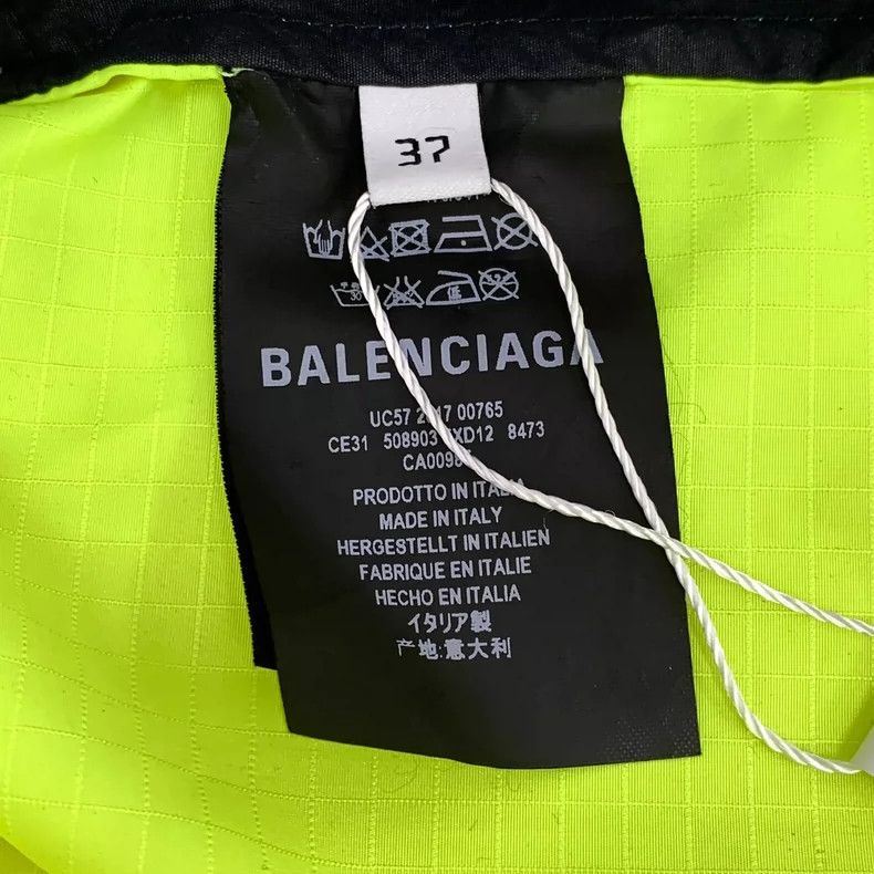 Balenciaga Balenciaga size 37 Color-block monogram print stand-up col Size US S / EU 44-46 / 1 - 7 Thumbnail