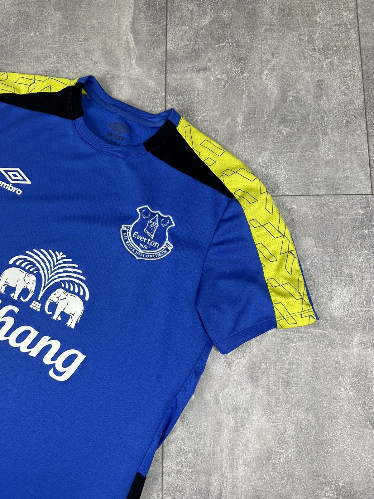 Umbro Umbro Everton FC 2015/16 Training Football Soccer Jersey Size US M / EU 48-50 / 2 - 5 Thumbnail