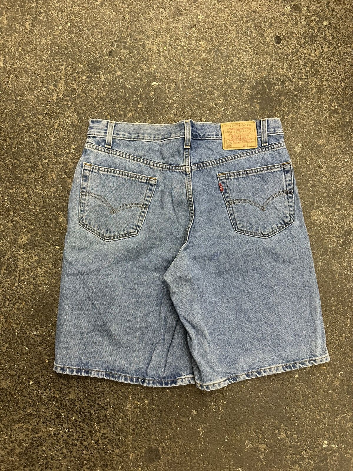 Levi's × Vintage Y2K Levi’s 550 jorts Size US 35 - 1 Thumbnail