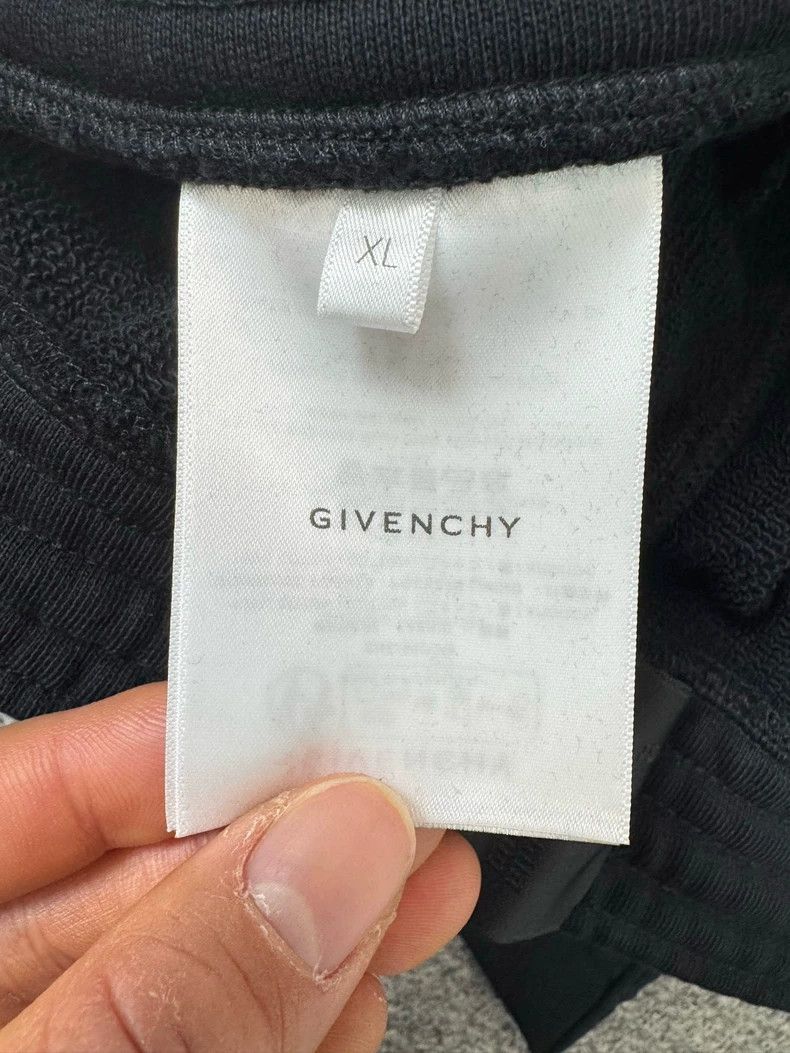 Givenchy Givenchy SizeXL New Style Black Spray Paint Graffiti Logo S Size US 31 - 5 Thumbnail