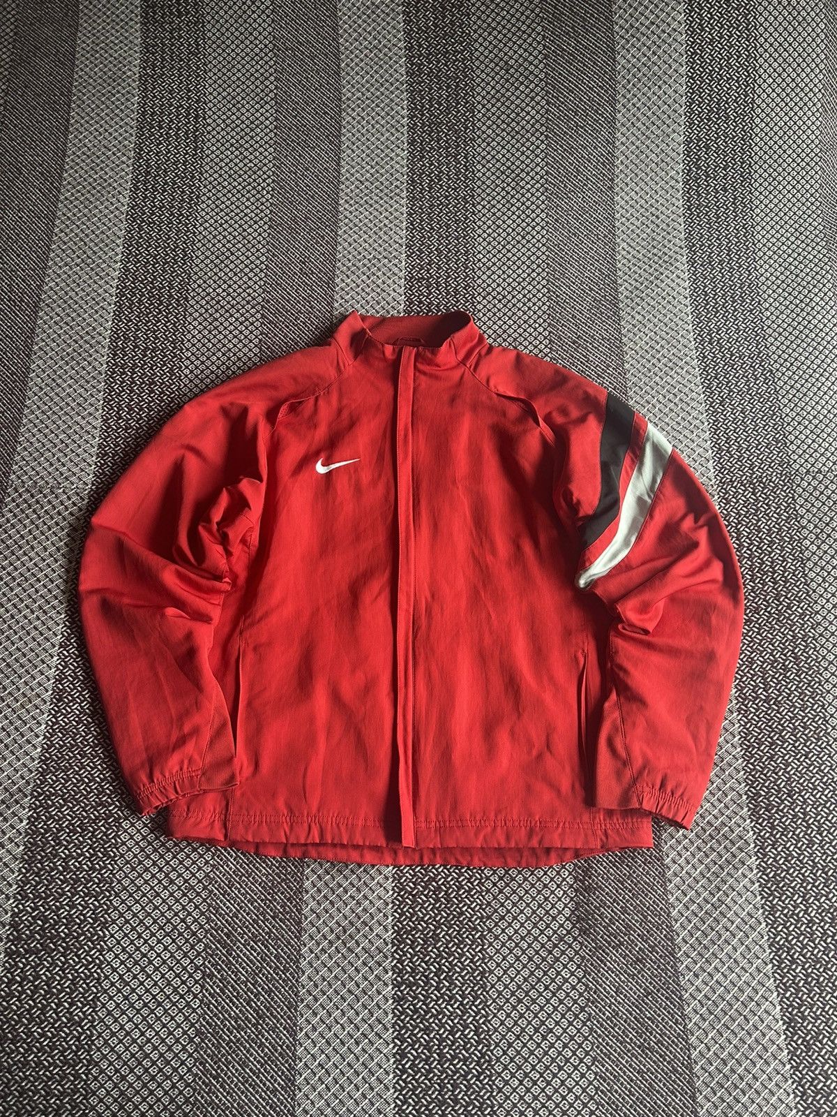 Vintage Nike Track Jacket Sports Style Red Streetwear SZ L