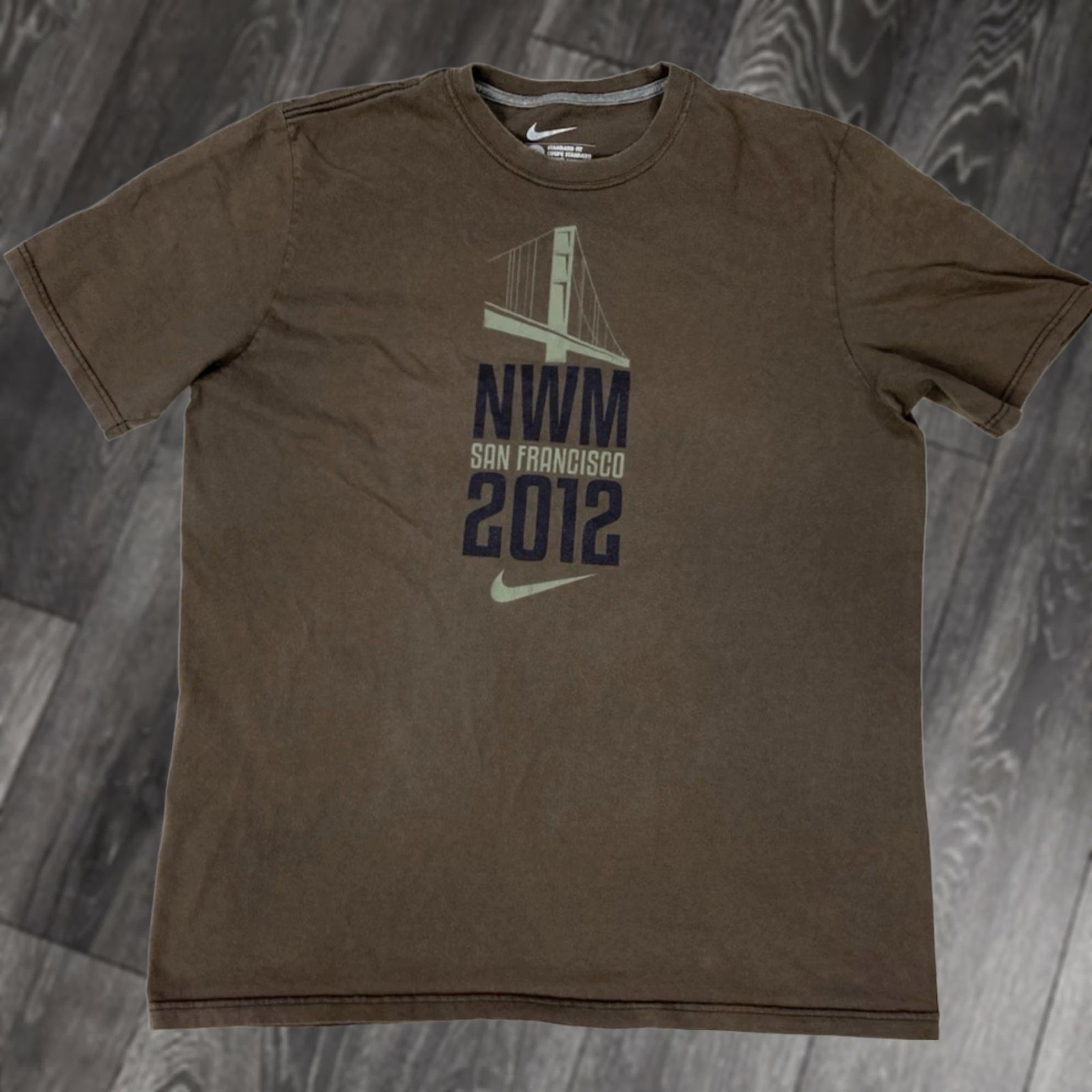 Nike Nike NWM San Francisco 2012 Graphic T-shirt Men Large Brown Short Sleeve Size US L / EU 52-54 / 3 - 1 Thumbnail