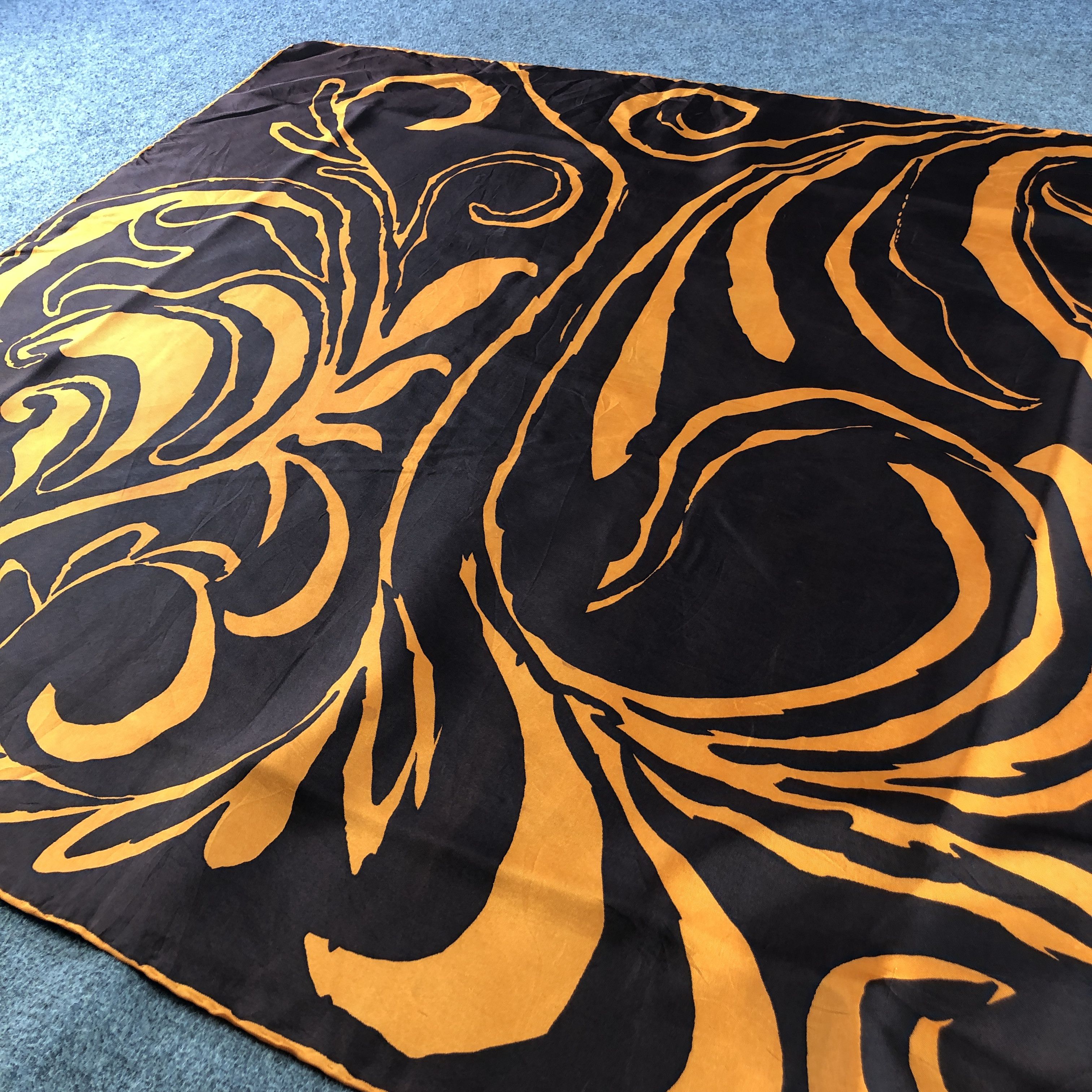 Vintage Vintage Luxury Abstract Rolled Silk Scarf M1364 Size ONE SIZE - 3 Thumbnail