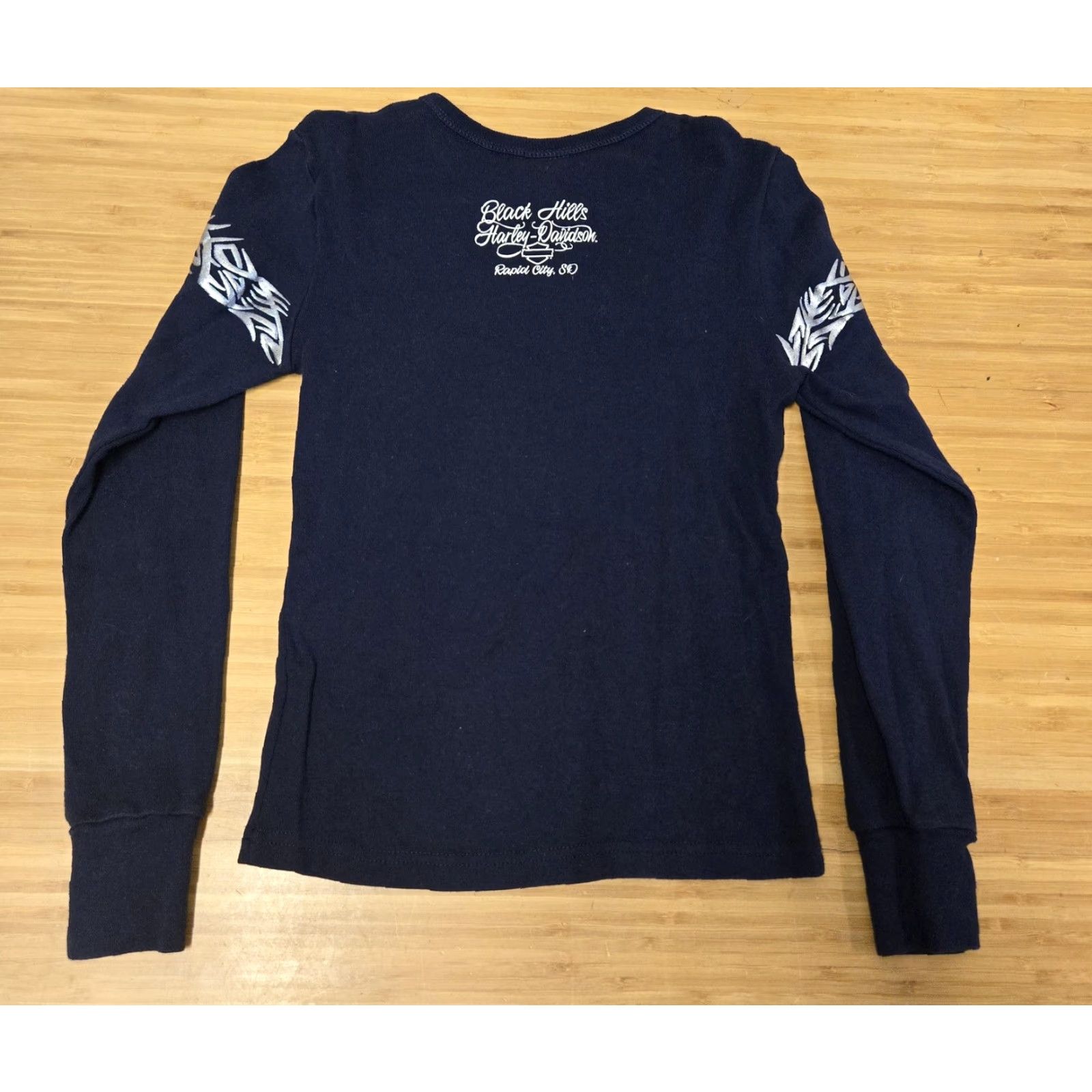 Harley Davidson VINTAGE Harley-Davidson Shirt Womens Small Blue Long Sleeve Tribal Graphic Made USA 2006 Size S / US 4 / IT 40 - 5 Thumbnail