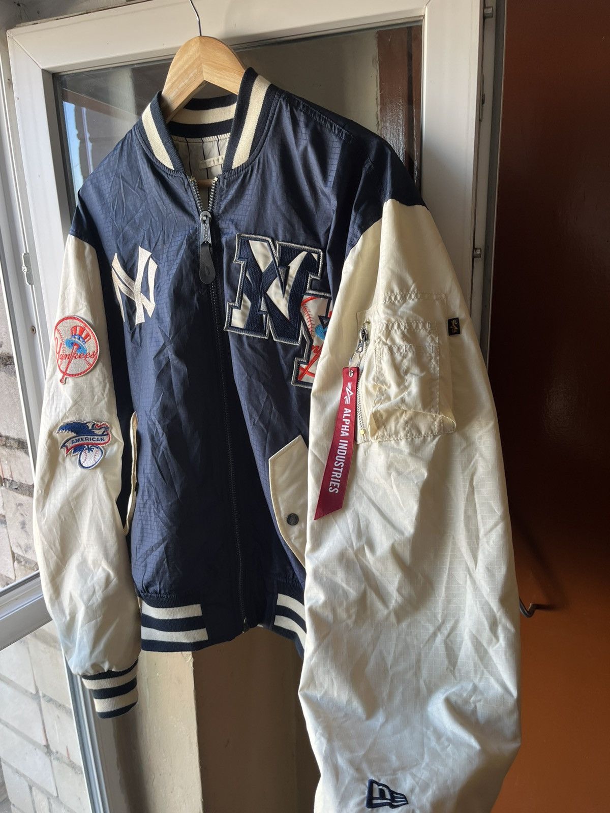 Alpha Industries × New Era Alpha Industries x New Era bomber jackey Size US S / EU 44-46 / 1 - 2 Thumbnail