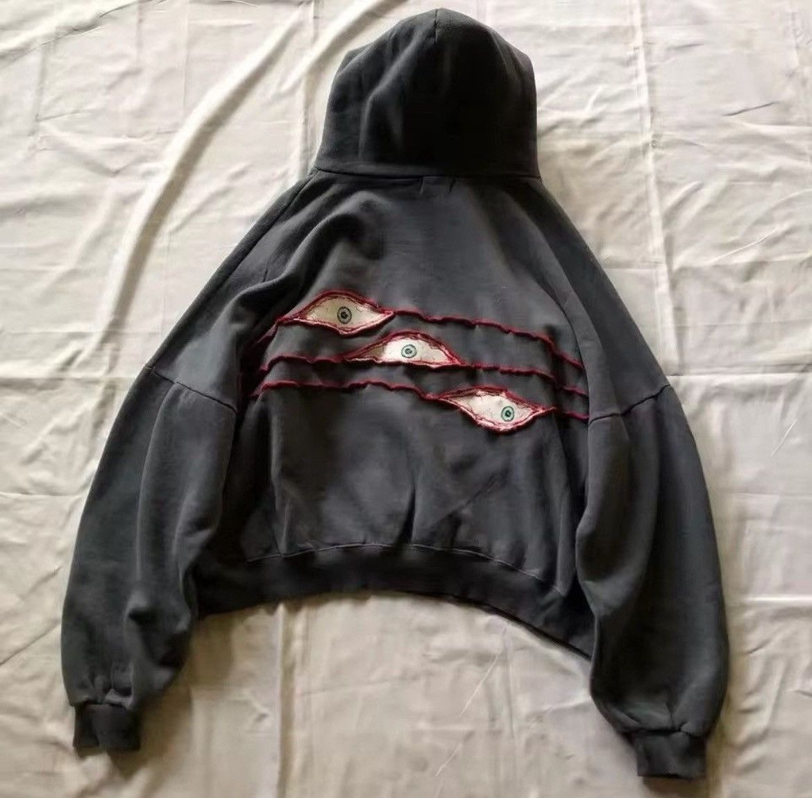 Japanese Brand × Other Streetwear y2k sweatshirt hoodie retro gothic eye print Size US L / EU 52-54 / 3 - 3 Thumbnail
