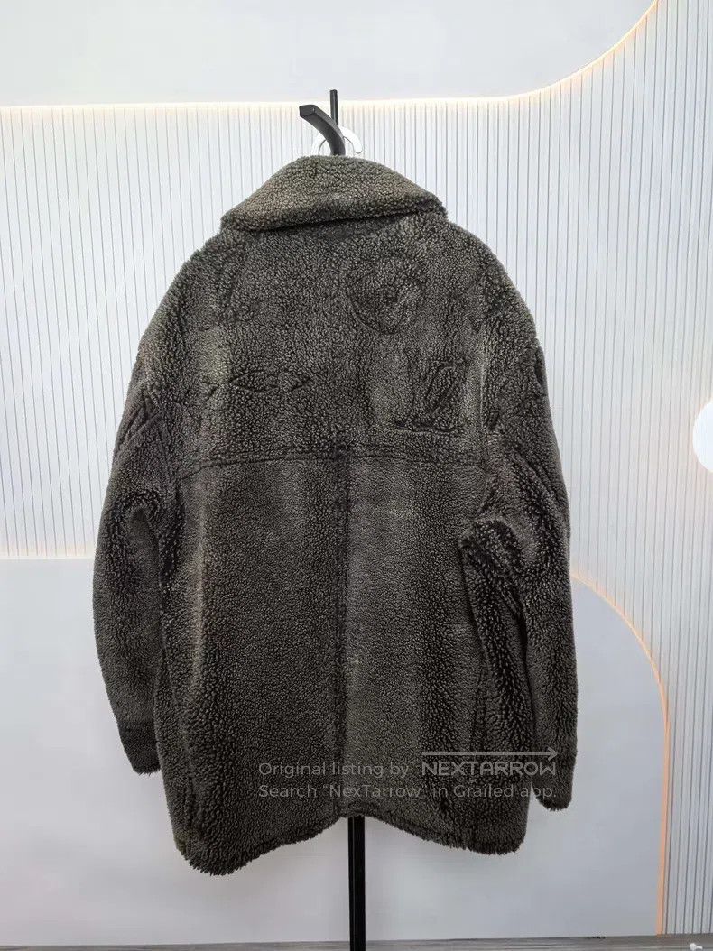 Louis Vuitton Louis Vuitton Reversible fur one-piece teddy jacket Size US M / EU 48-50 / 2 - 2 Thumbnail