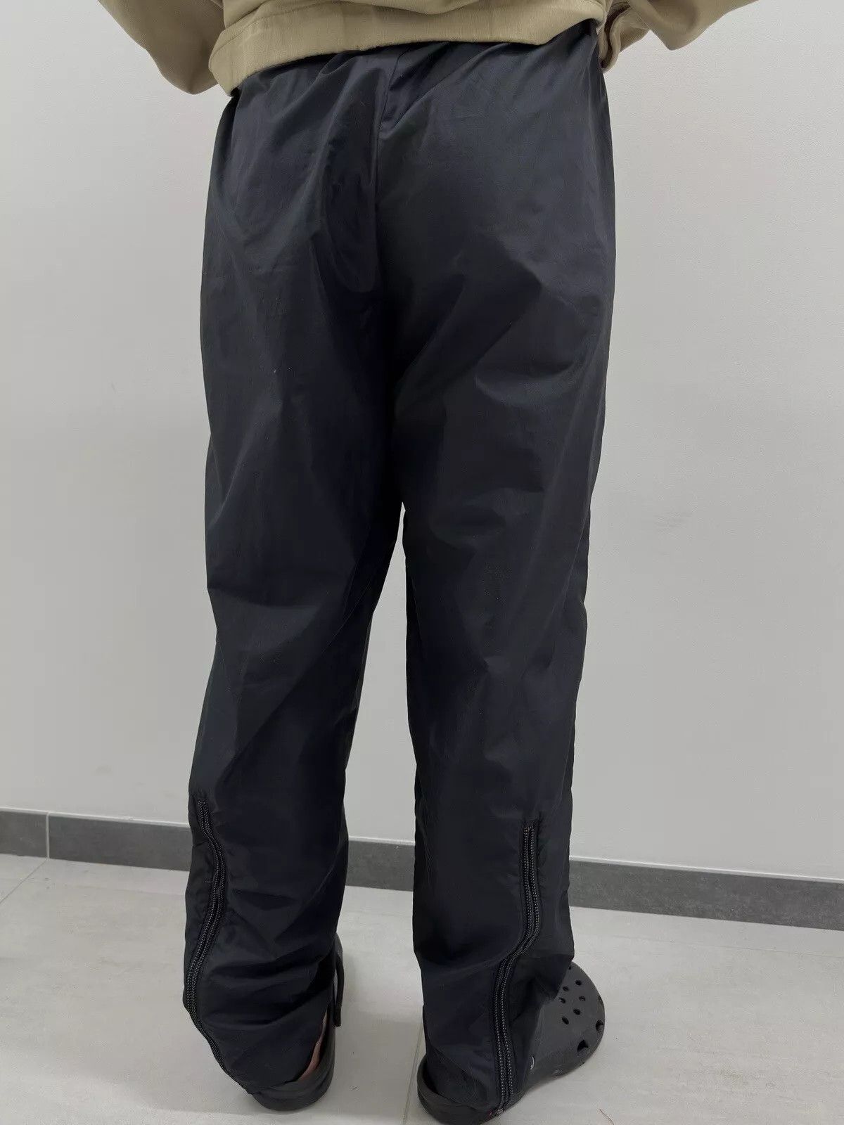 Nike VINTAGE 2000s NIKE NYLON Track Sniny y2k PANTS Y2K MENS Size US 32 / EU 48 - 9 Thumbnail