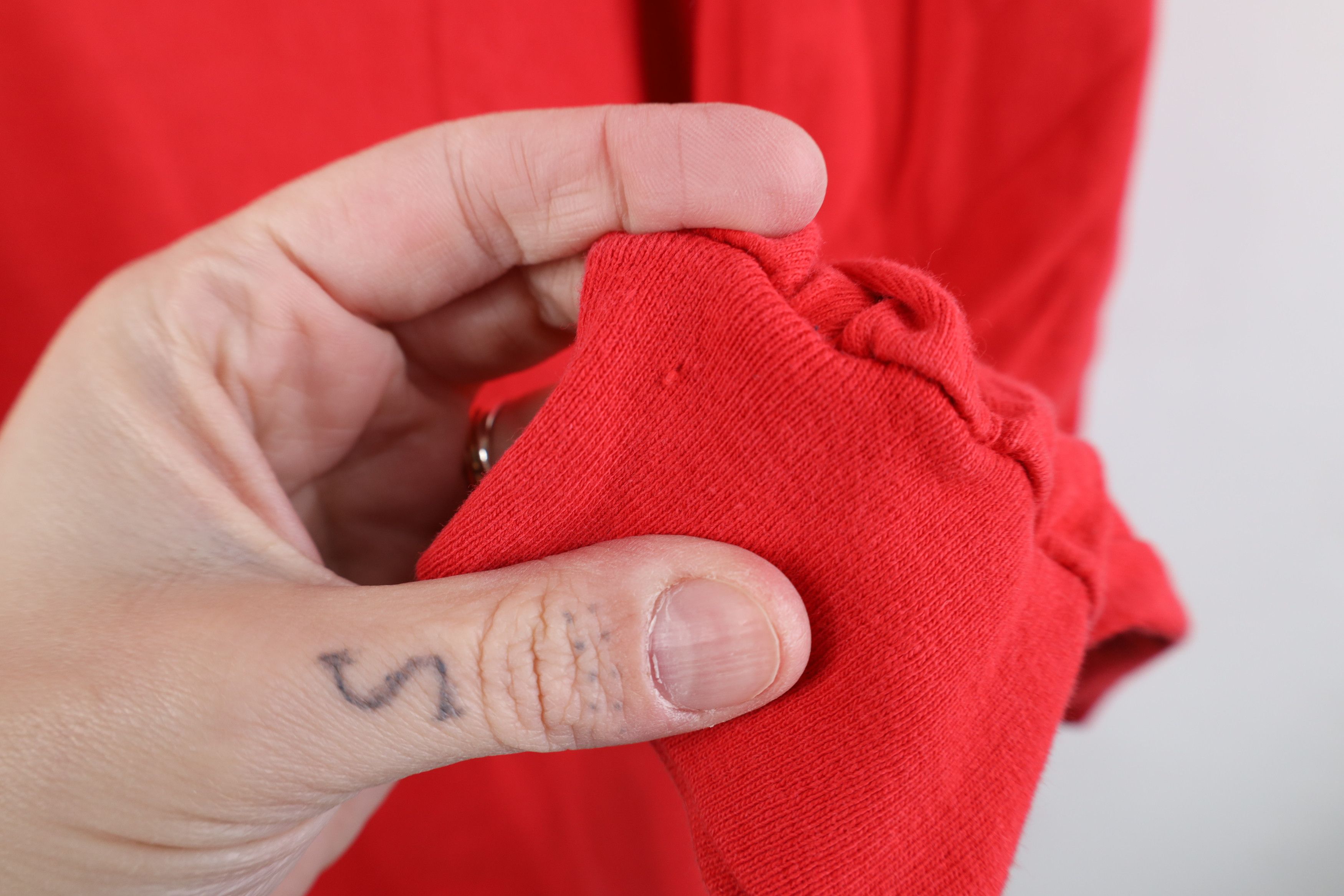 Hanes Vintage 90s Hanes Beefy Cotton Long Sleeve T-Shirt Red USA Size US L / EU 52-54 / 3 - 9 Thumbnail