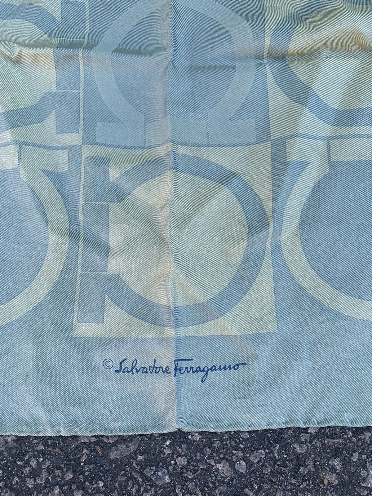 Salvatore Ferragamo × Vintage Vintage Salvatore Ferragamo Scarf Silk Size ONE SIZE - 3 Thumbnail