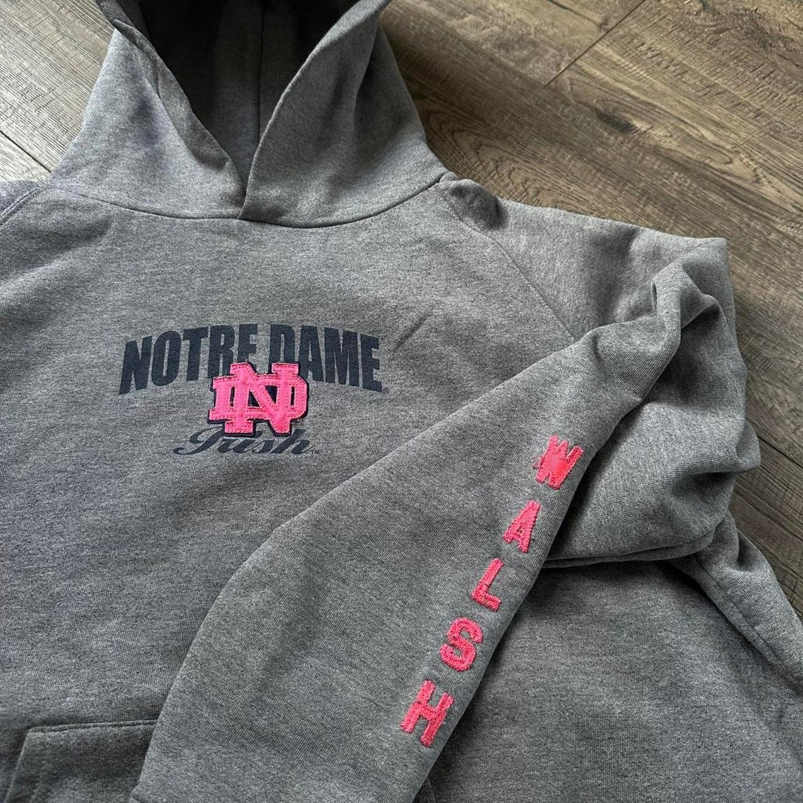 Vintage Vintage 00s Pink Notre Dame Fighting Irish Hoodie Sweatshirt Size S / US 4 / IT 40 - 3 Thumbnail