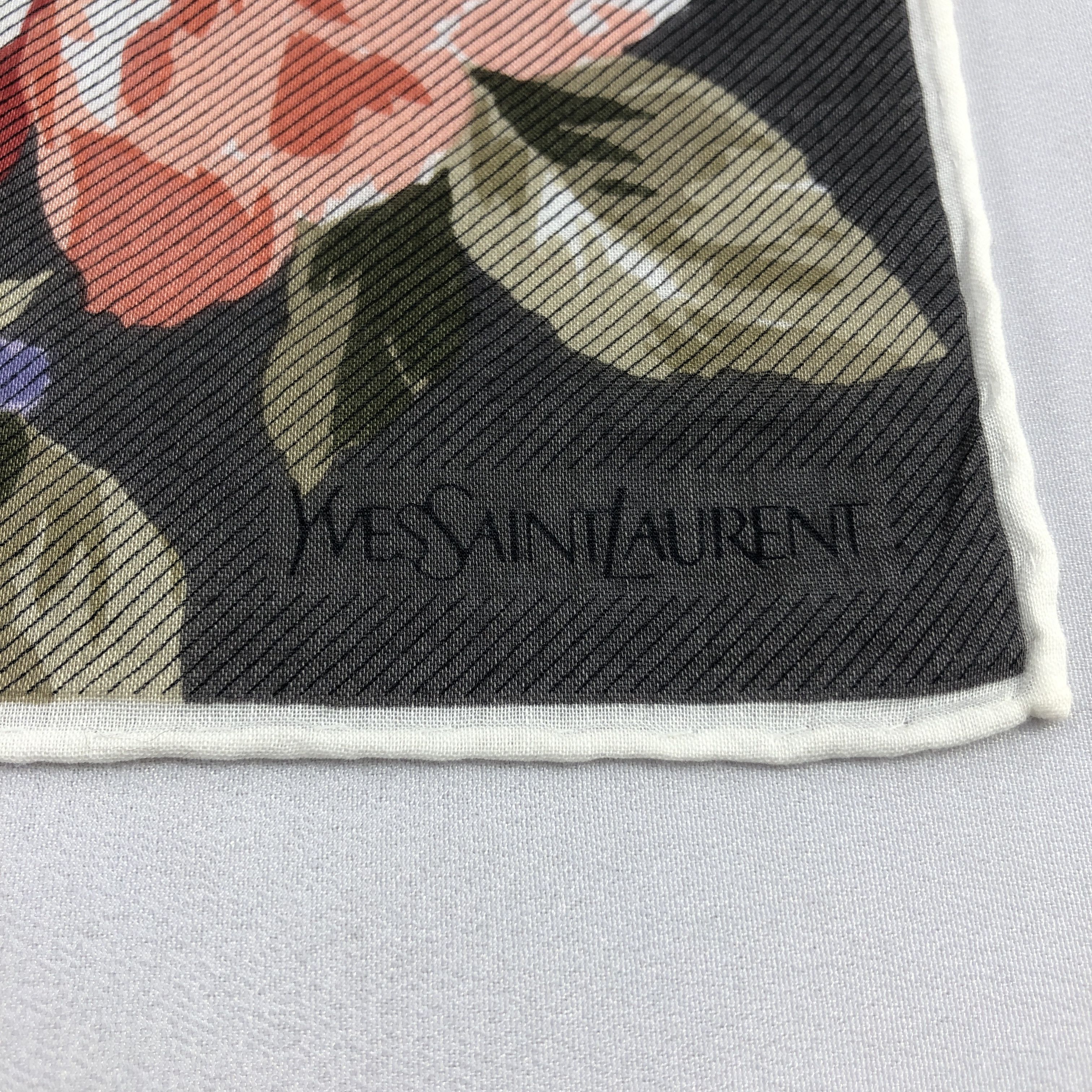 Yves Saint Laurent Yves Saint Laurent Handkerchief Neckerchief Bandana H2981 Size ONE SIZE - 3 Thumbnail