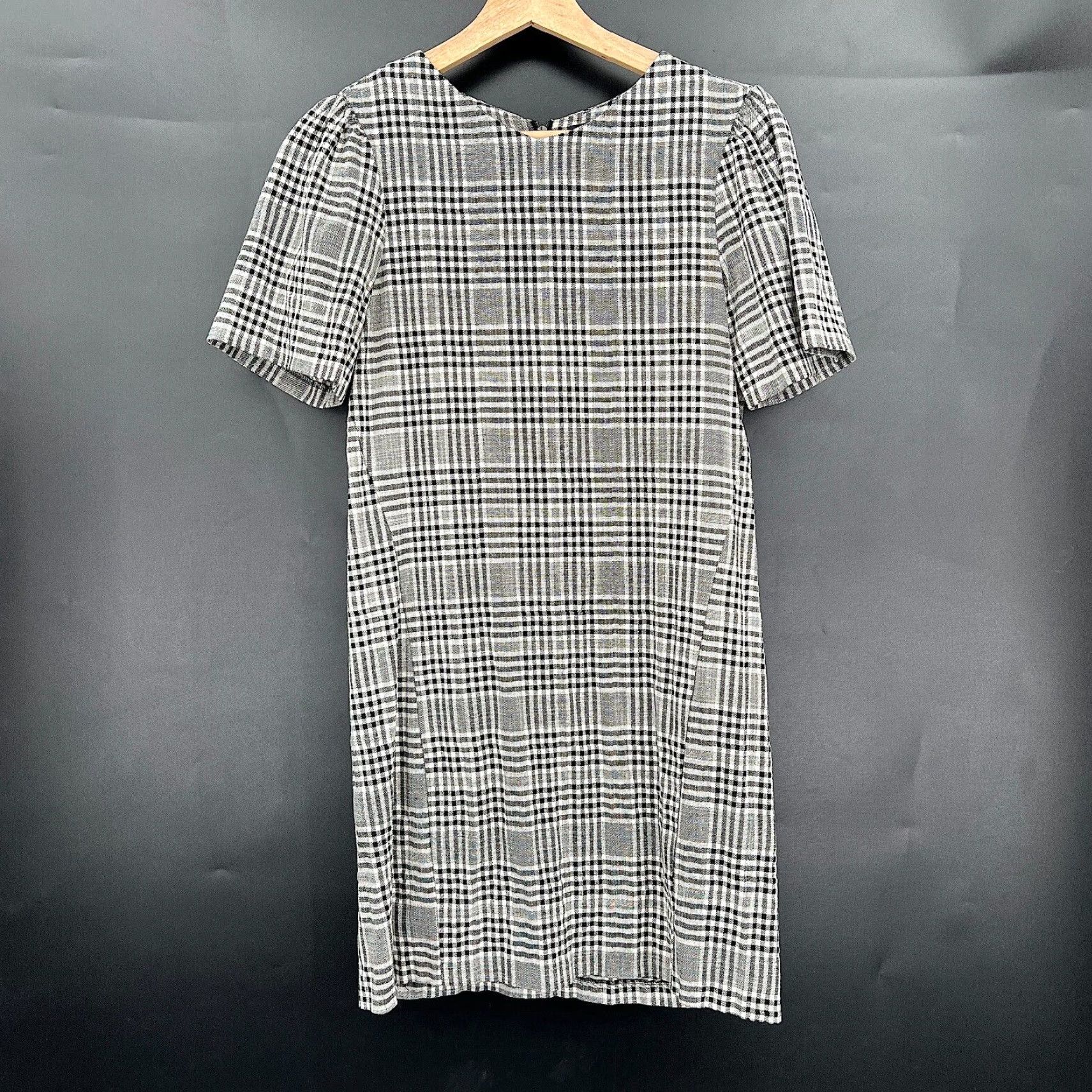 black and white checkered dress zara Zara Trafaluc Black and White Plaid V-Neck Mini Dress – SilkRoll main image 0