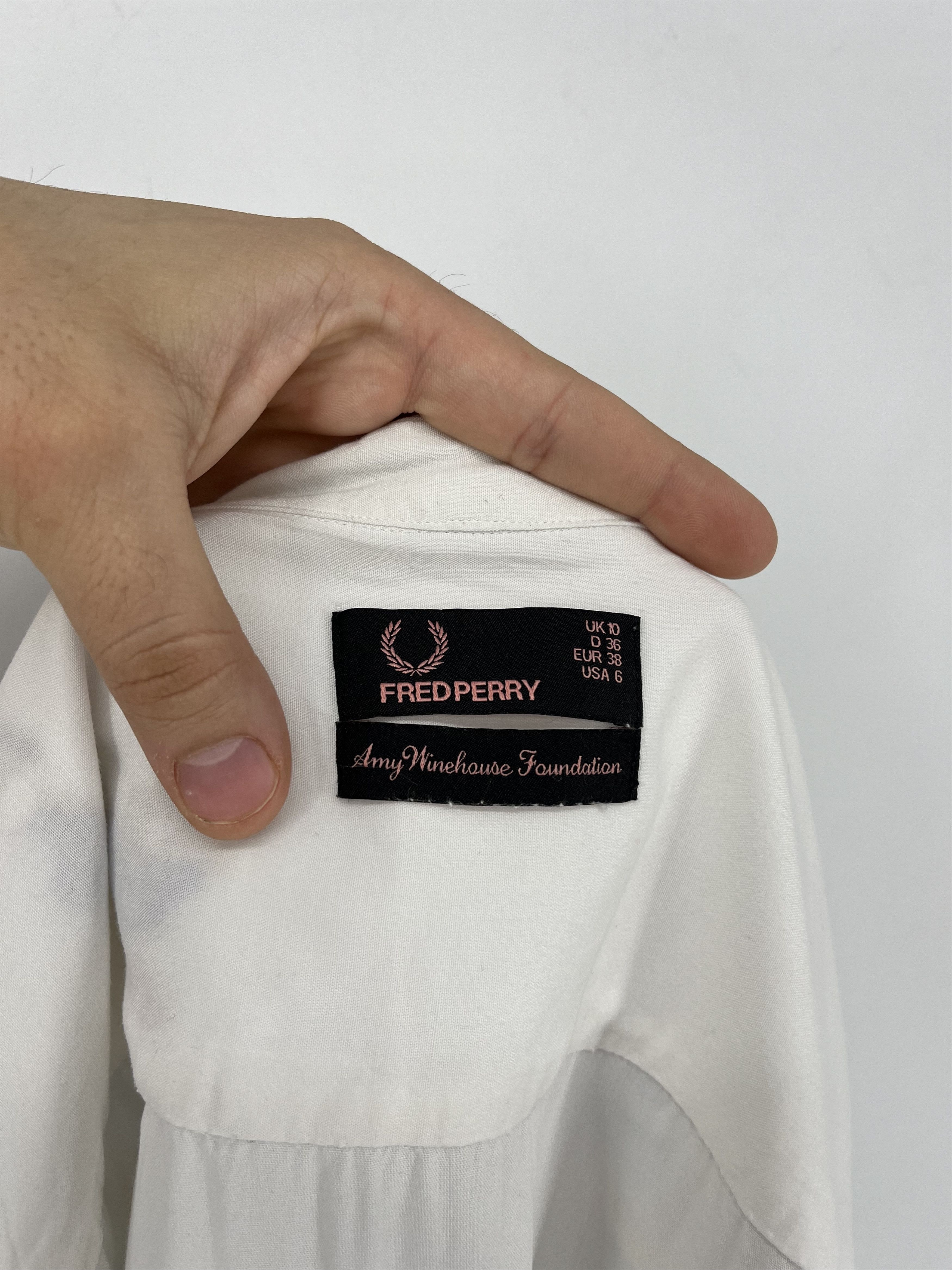 Fred Perry Vintage Fred Perry Amy Winehouse Foundation Heart polo Size S / US 4 / IT 40 - 9 Thumbnail