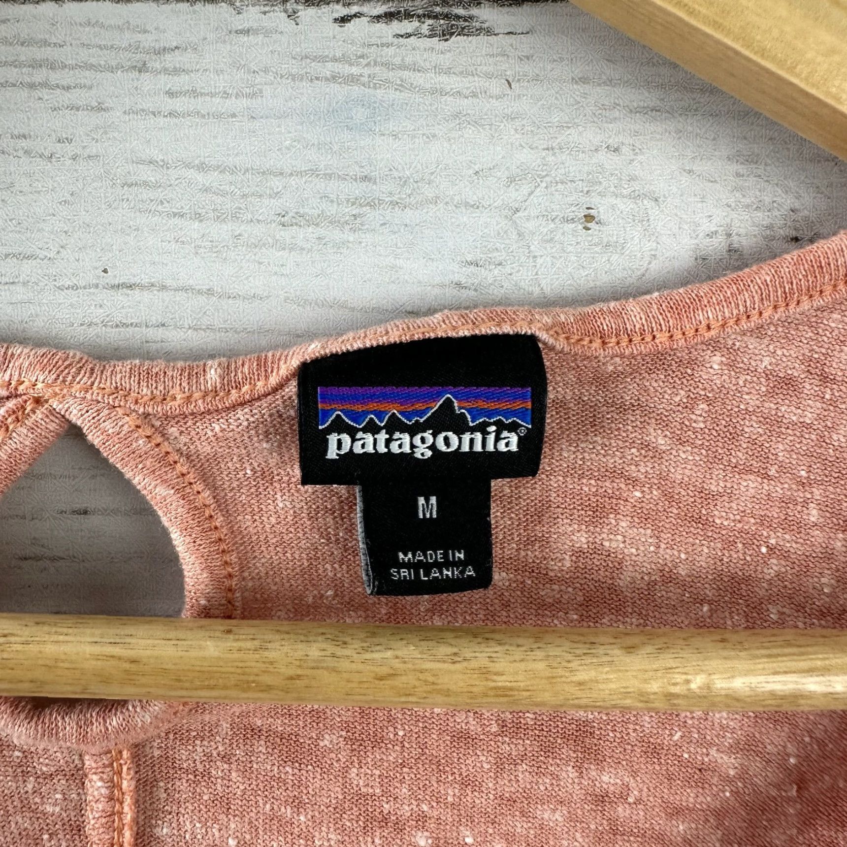 Patagonia Patagonia Womens Short Sleeve Size Medium Orange Peach Lightweight Size 32" / US 10 / IT 46 - 2 Thumbnail