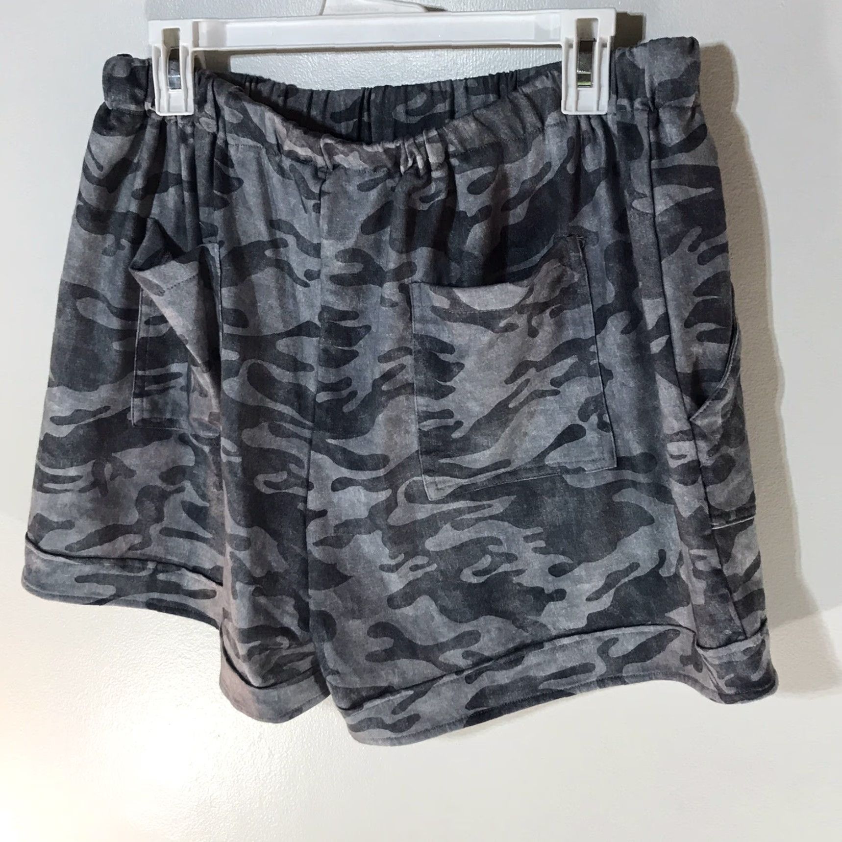 Vintage VINTAGE Gray Camo Drawstring Shorts Womens Size XL Casual Activewear Travel Summer Fall Lightweight Stretch Pockets Elastic Waist Size 40" / US 18 - 2 Thumbnail