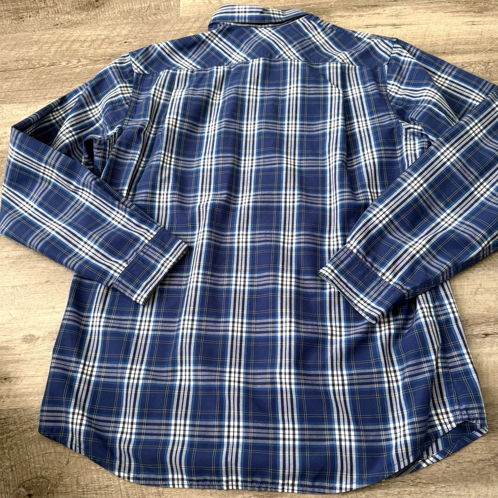 Eddie Bauer Eddie Bauer First Ascent Shirt Mens Large Blue Plaid Zip Pocket Snap Front Button Up, Hemmed for Travel & Outdoor Activewear, Wool/Poly Blend? Size US L / EU 52-54 / 3 - 5 Thumbnail