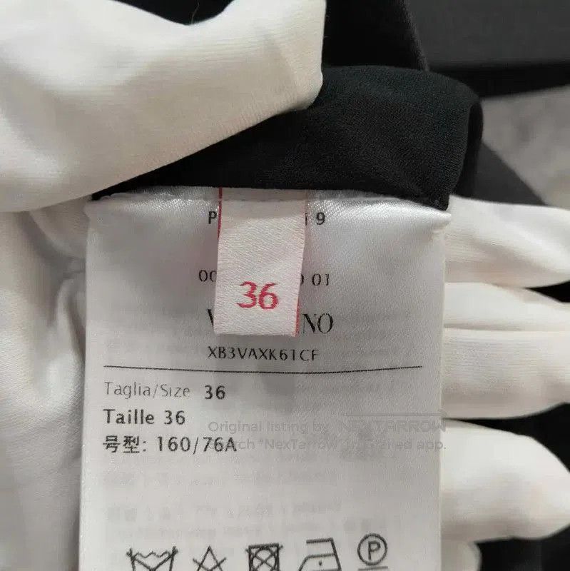 Valentino Valentino Short Sleeve Black Dress with Floral Detail . Size S / US 4 / IT 40 - 5 Thumbnail