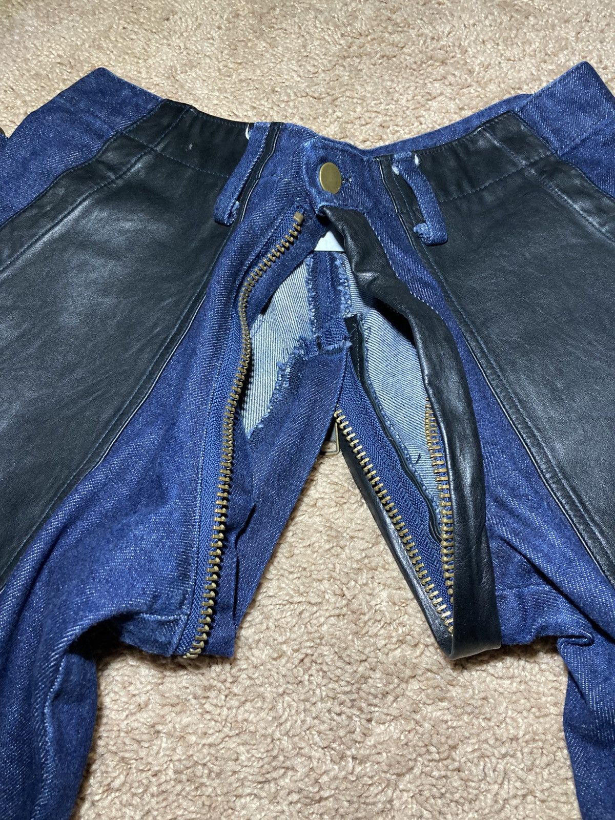 20471120 × Beauty Beast × Japanese Brand AW98 Beauty Beast Dark Knight Leather Denim Patchwork Shorts Size US 32 / EU 48 - 9 Thumbnail