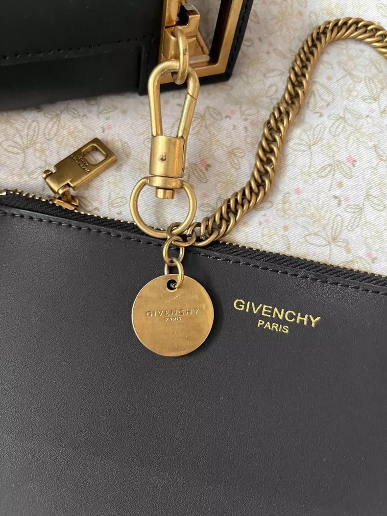 Givenchy Givenchy Black Fashionable Single-shoulder Large Bag Size ONE SIZE - 6 Thumbnail