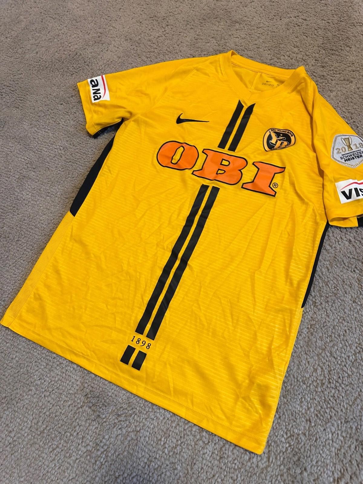Nike Nike Young Boys 2018/19 Home Football Shirt Soccer Jersey Size US M / EU 48-50 / 2 - 4 Thumbnail