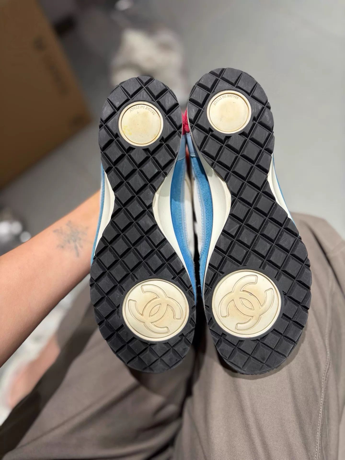 Chanel Chanel 23P Suede Colorblock Trainer 98 New 35.5 Size US 5 / IT 35 - 6 Thumbnail