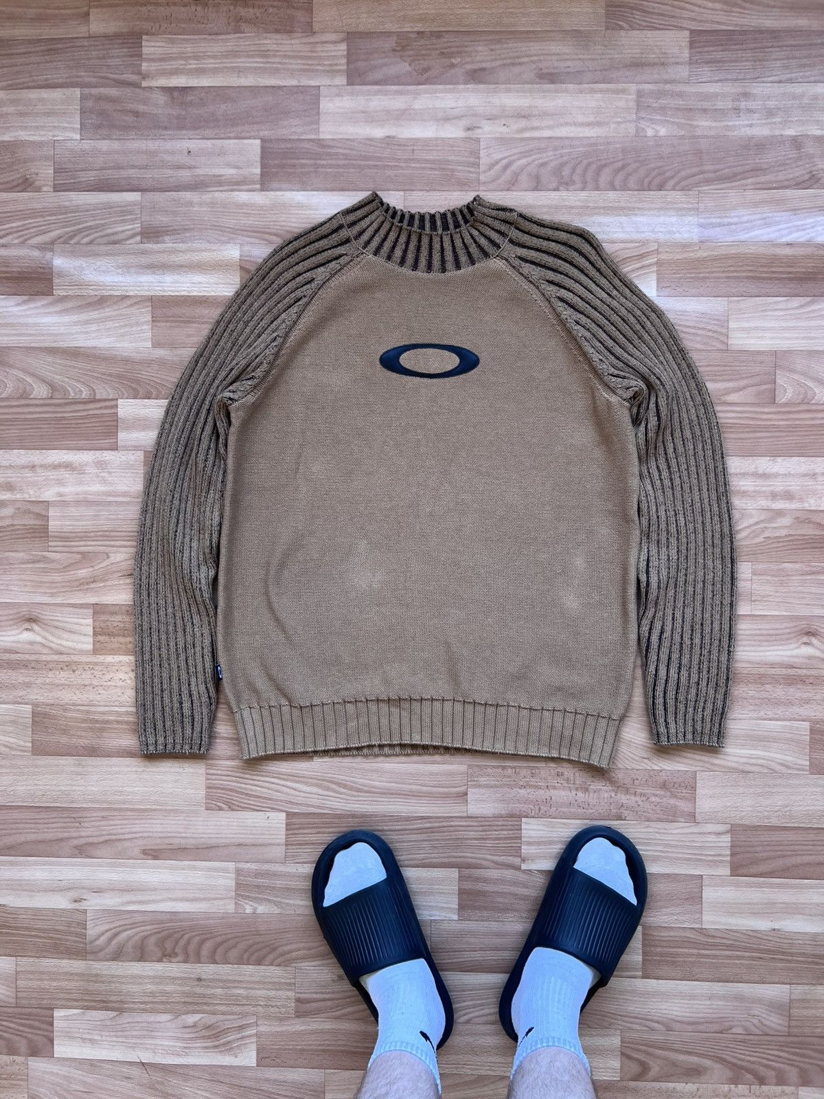 Oakley Vintage Oakley Sweater Big Central Logo Men’s Brown Size M Size US M / EU 48-50 / 2 - 4 Thumbnail