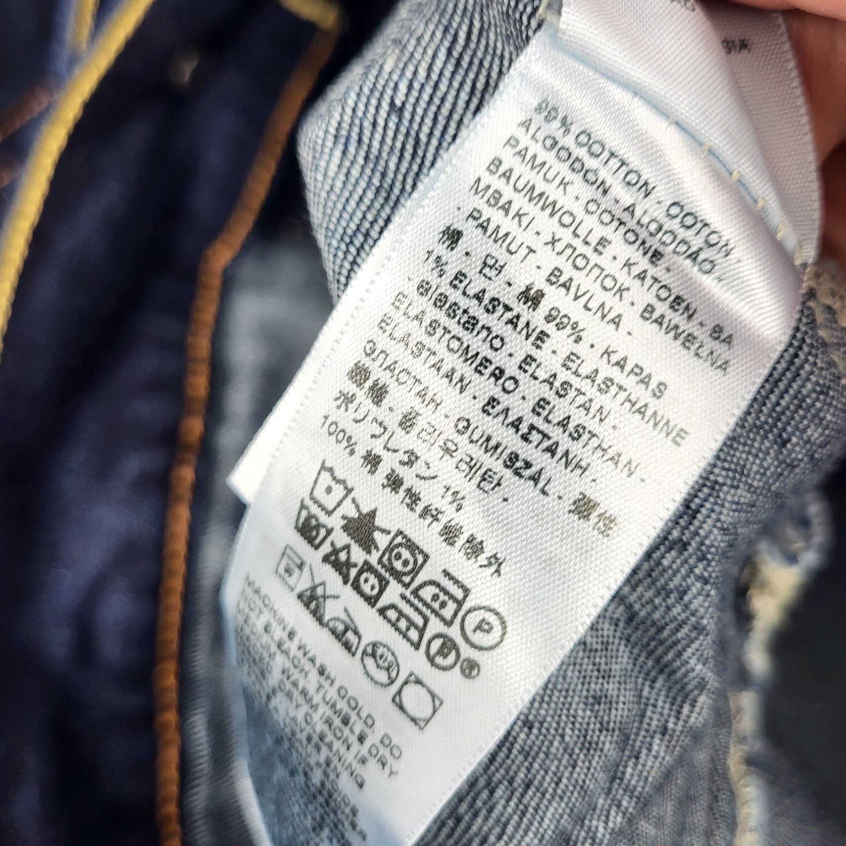 Levi's VINTAGE Levi's Trucker Jacket Mens Medium Blue NWT Dark Wash 90s Classic USA Jacket/Coat Short Chest 46 Mens Regular Size US M / EU 48-50 / 2 - 7 Thumbnail