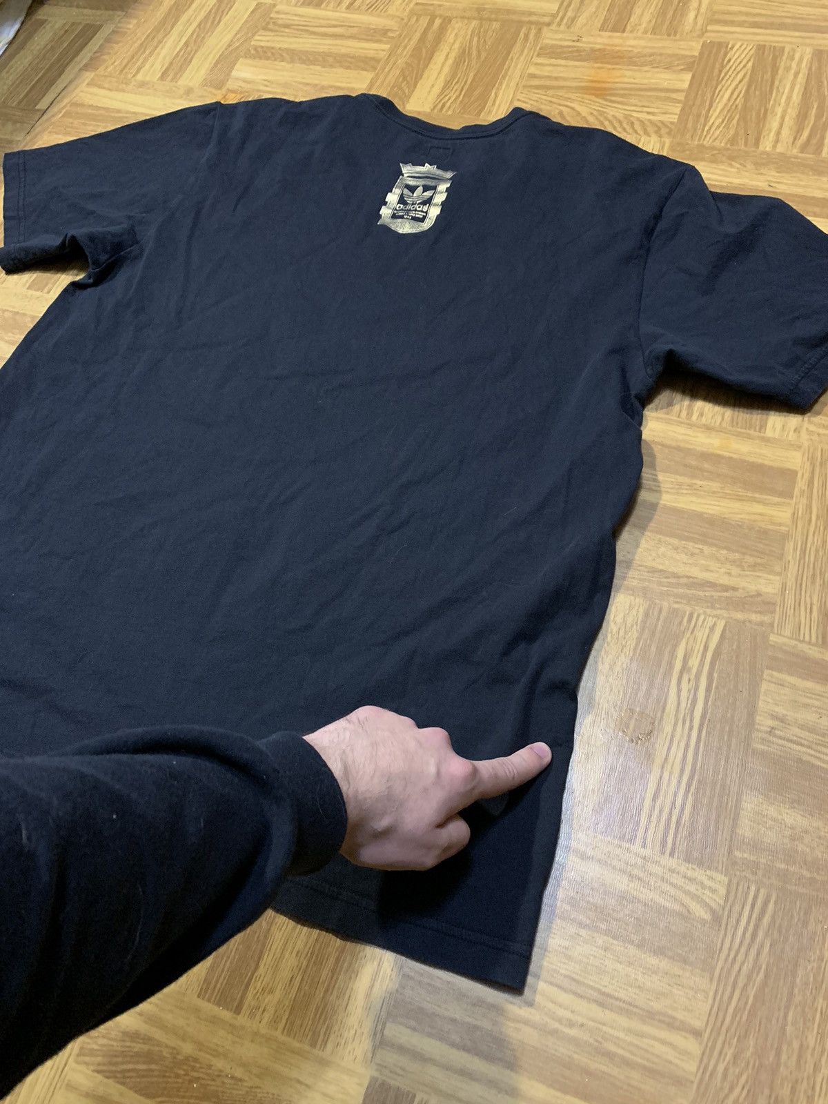 Adidas × Vintage Rare Vintage Adidas Black Gold T Shirt Y2K Size XL Size US XL / EU 56 / 4 - 13 Thumbnail
