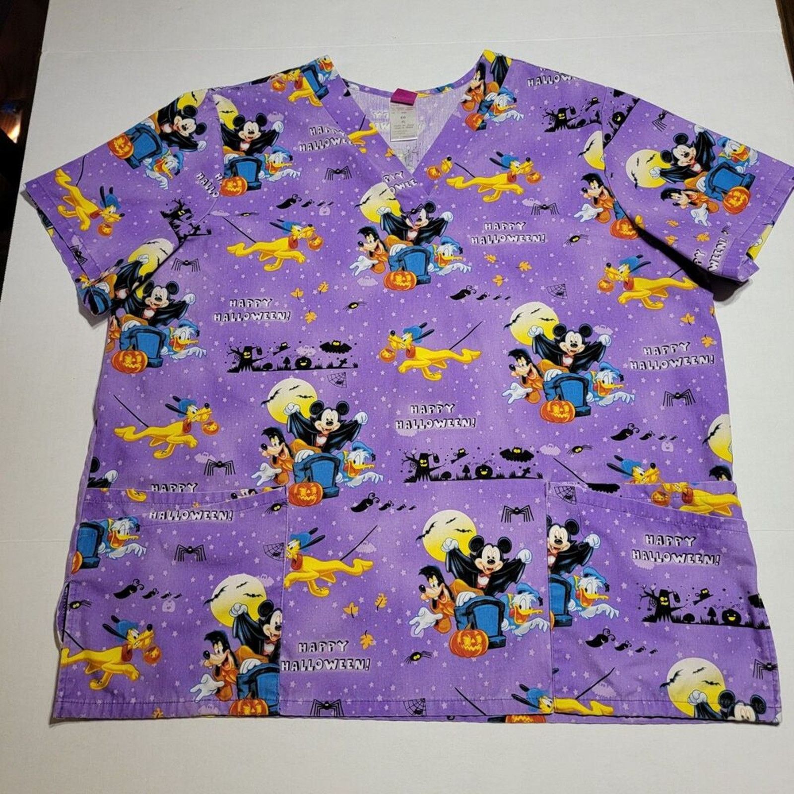 Disney The Wonderful World Of Disney Halloween Scrub Top - Size XL Size XL / US 12-14 / IT 48-50 - 1 Thumbnail