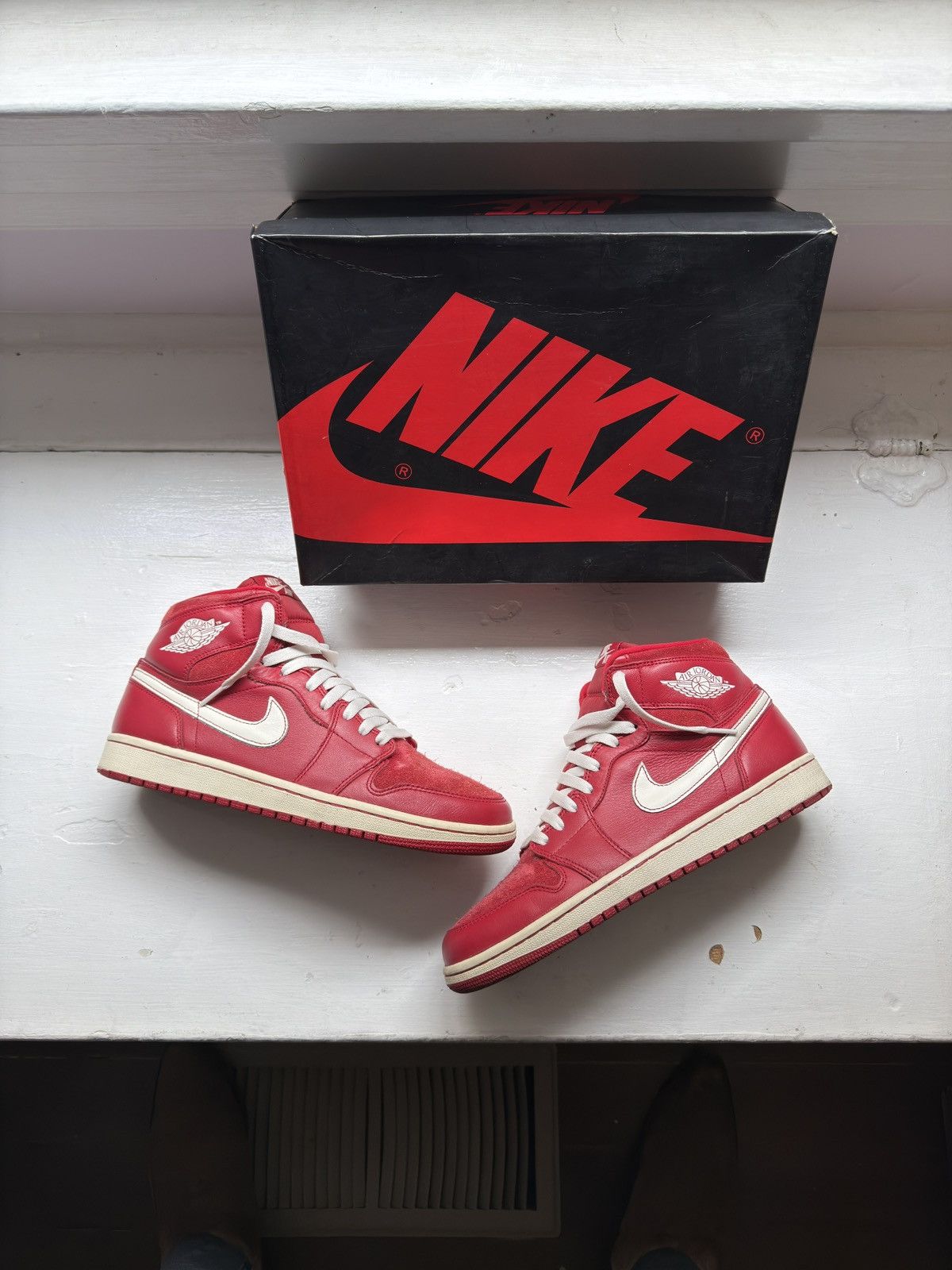 Jordan Brand Air Jordan - Retro 1 Hi: Gym Red (European Release) Size US 9 / EU 42 - 1 Thumbnail