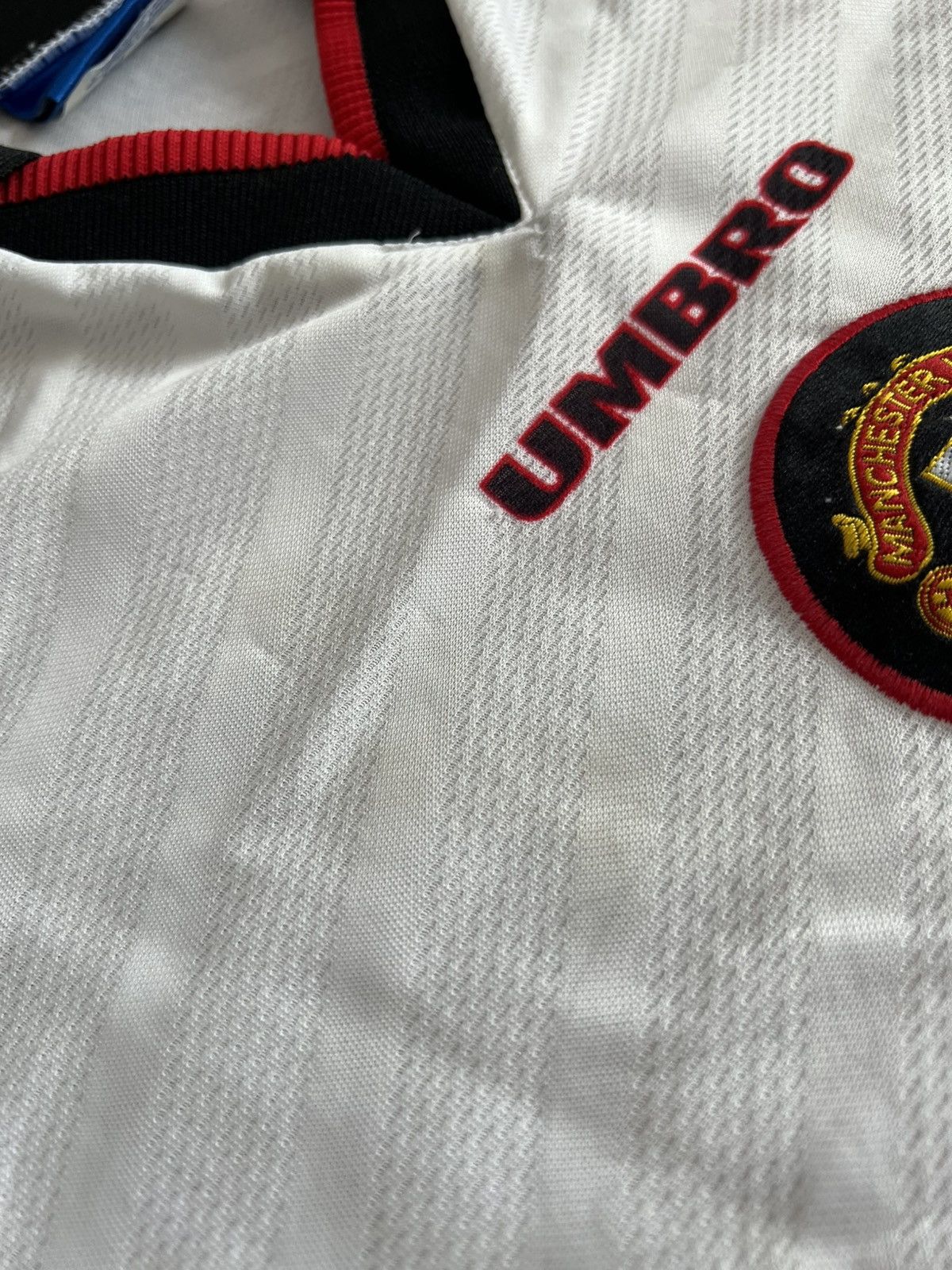 Umbro 1996/97 MANCHESTER UNITED AWAY SOCCER JERSEY SHIRT SIZE BOYS Size US XXS / EU 40 - 17 Thumbnail