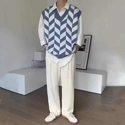 image of Streetwear Vintage Striped Pattern V Neck Vest, Men's (Size Large)