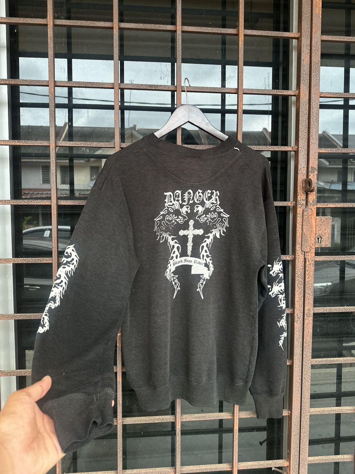 Vintage Vintage Black Moon River Faded Crewneck Size US S / EU 44-46 / 1 - 6 Thumbnail