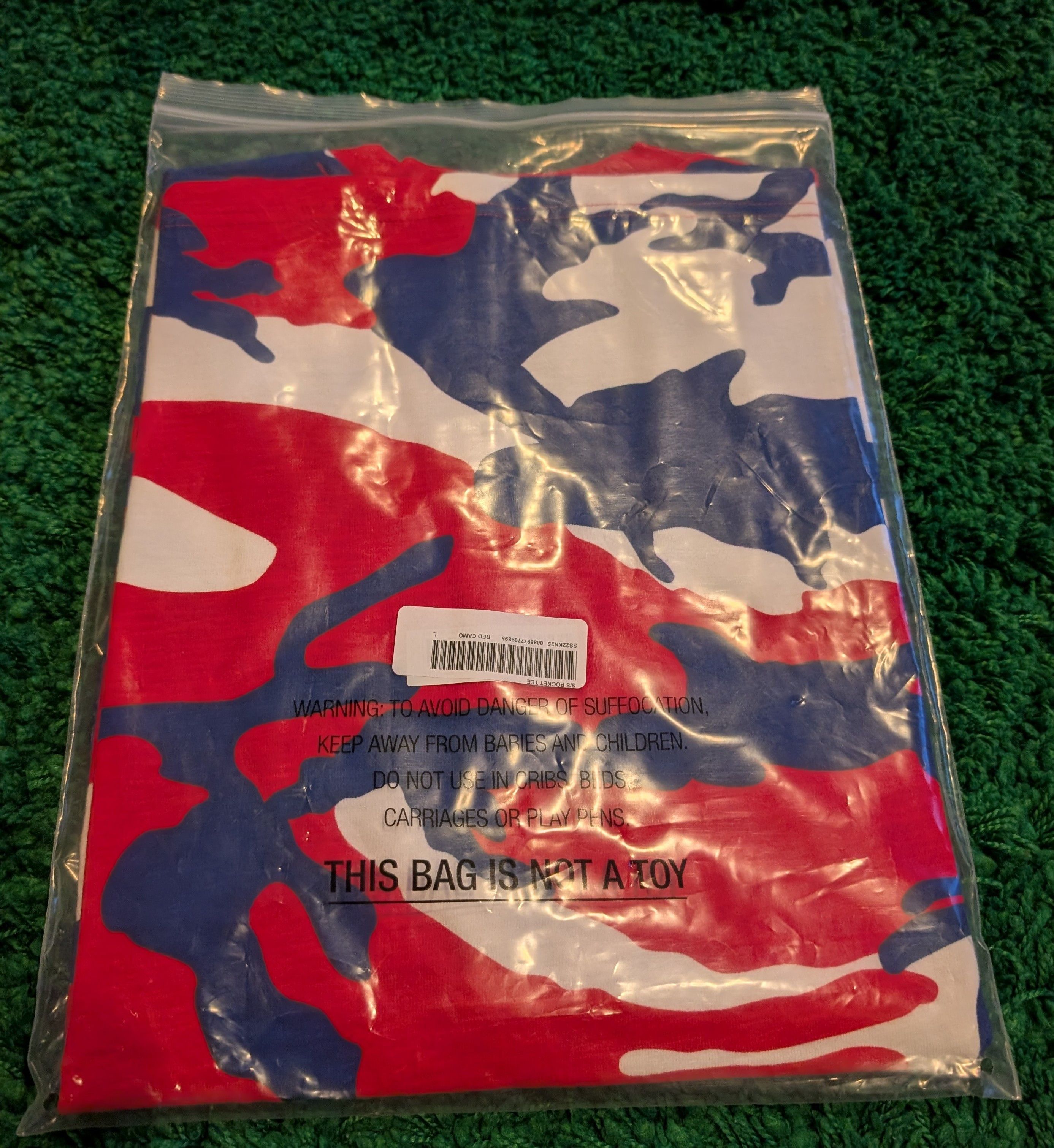 Brand New! Supreme S/S 22 S/S Pocket Tee (Red Camo) Large
