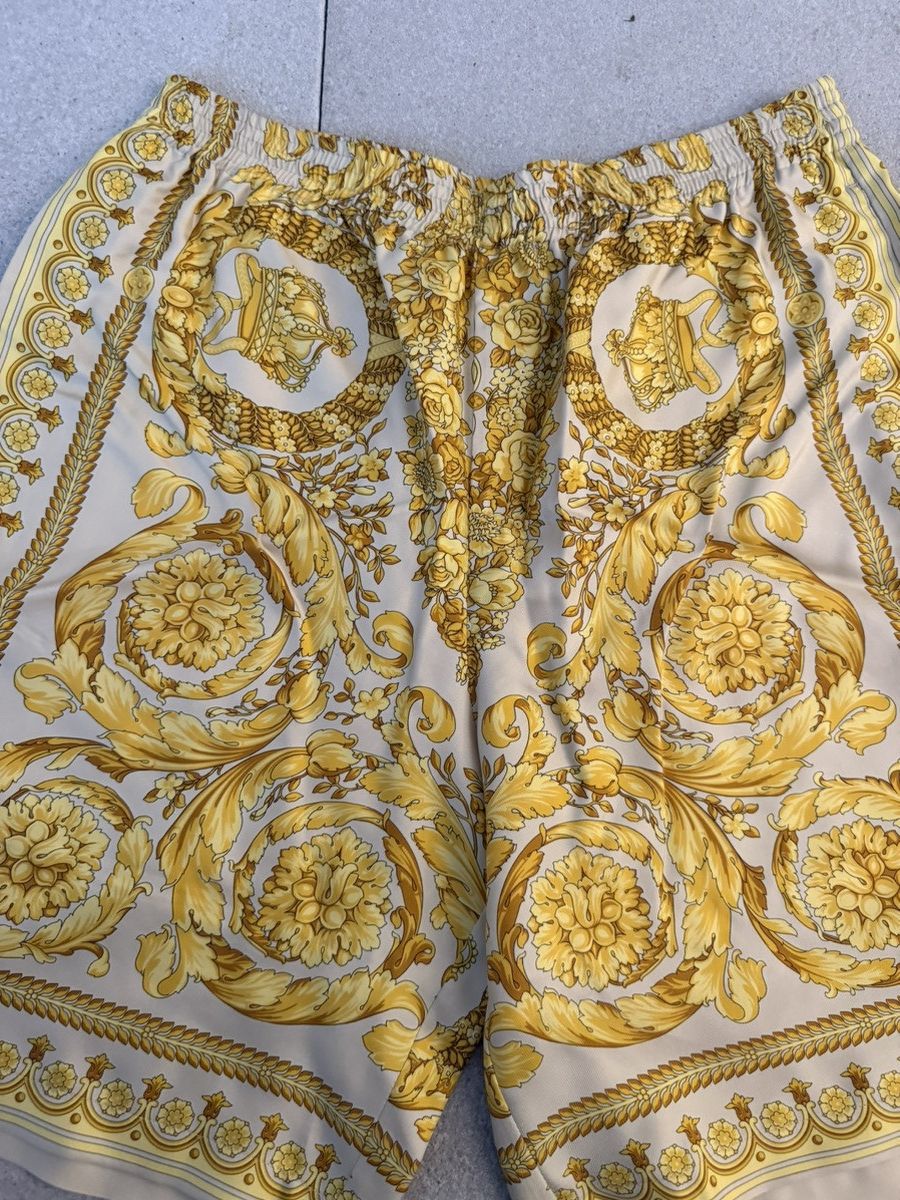 Versace Versace gold print shorts Size US 32 / EU 48 - 4 Thumbnail