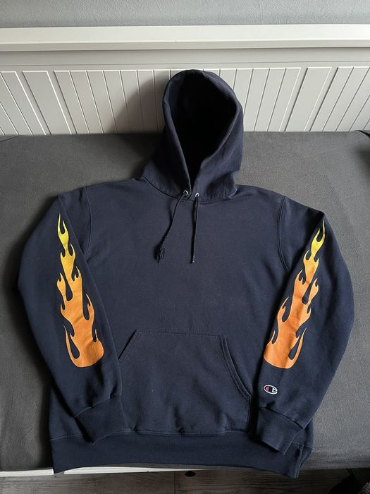 Kylie jenner hot sale champion hoodie