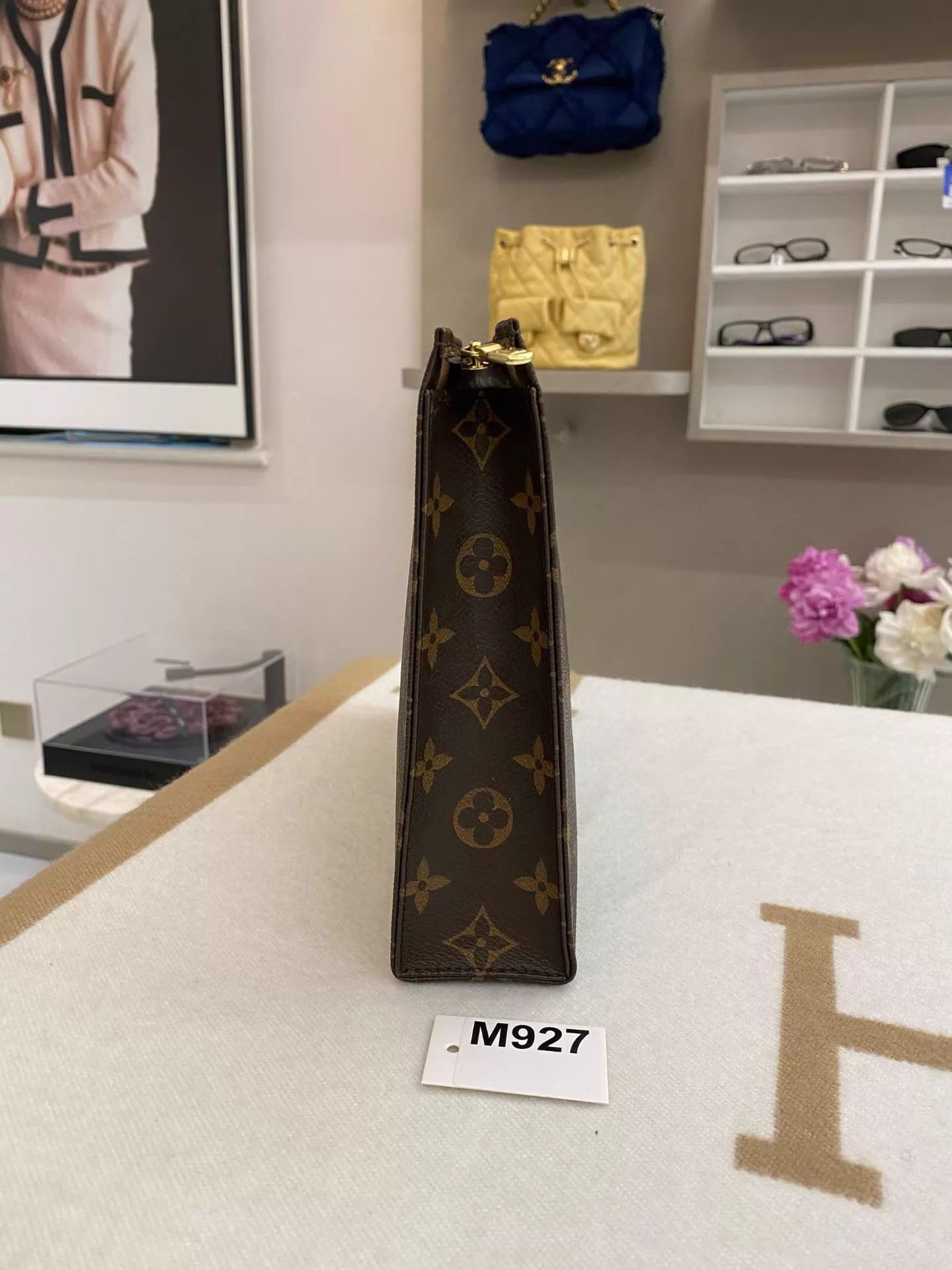 Louis Vuitton LV Monogram 26 Clutches Pouch 16M927 GC 25x20x5.5 Size ONE SIZE - 4 Thumbnail