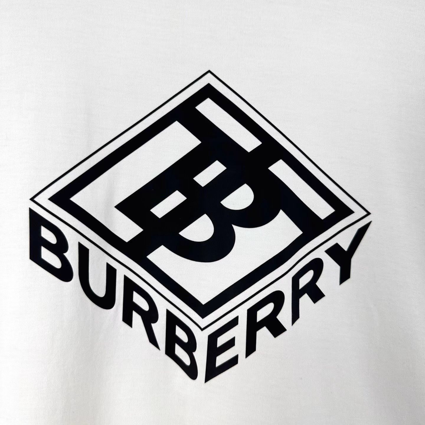 Burberry Burberry Men's Printed Logo Short Sleeve K12 Size US L / EU 52-54 / 3 - 5 Thumbnail