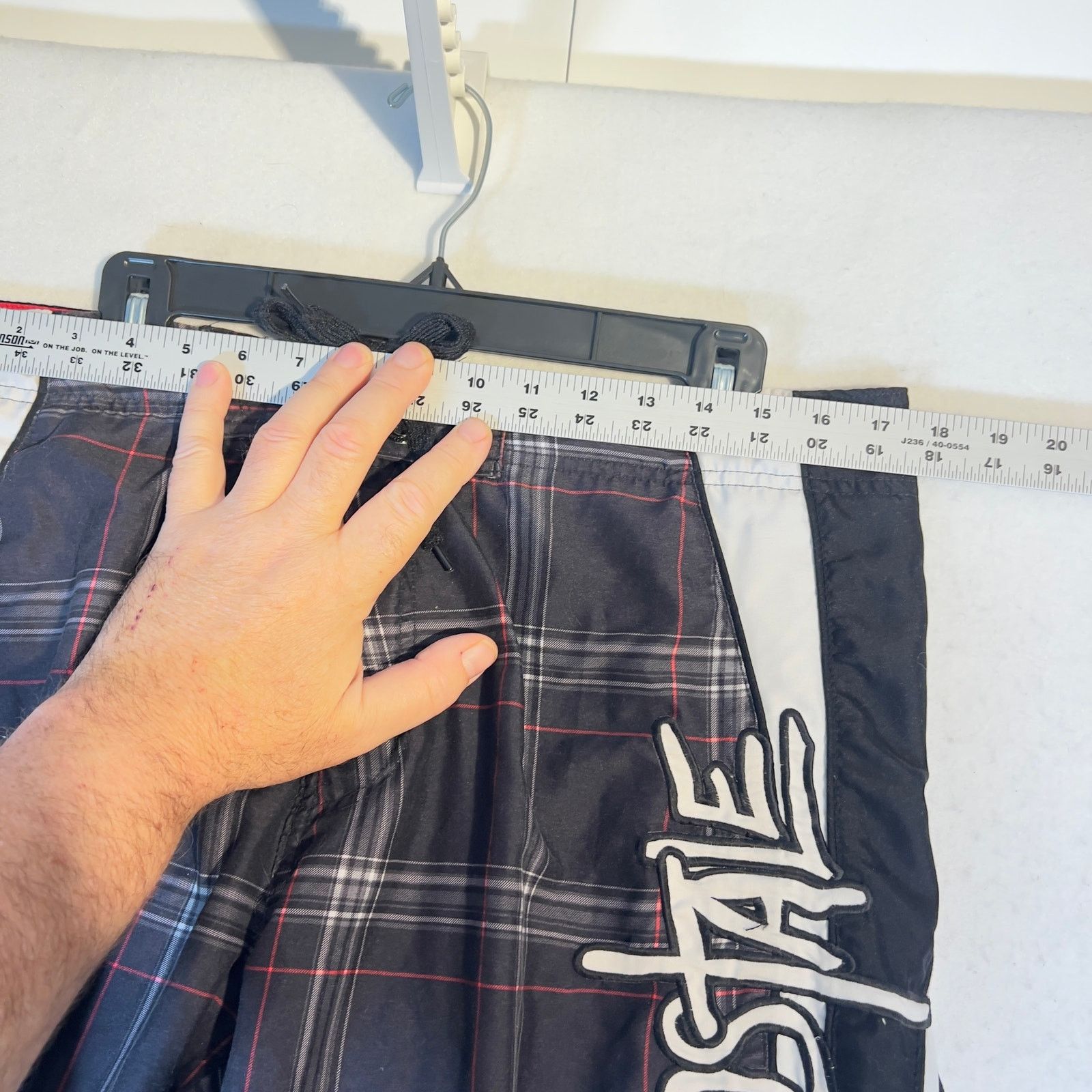 Aeropostale Aeropostale 1987 Swim Trunks Men 34W Black Red Plaid Pocket Size US 34 / EU 50 - 11 Thumbnail