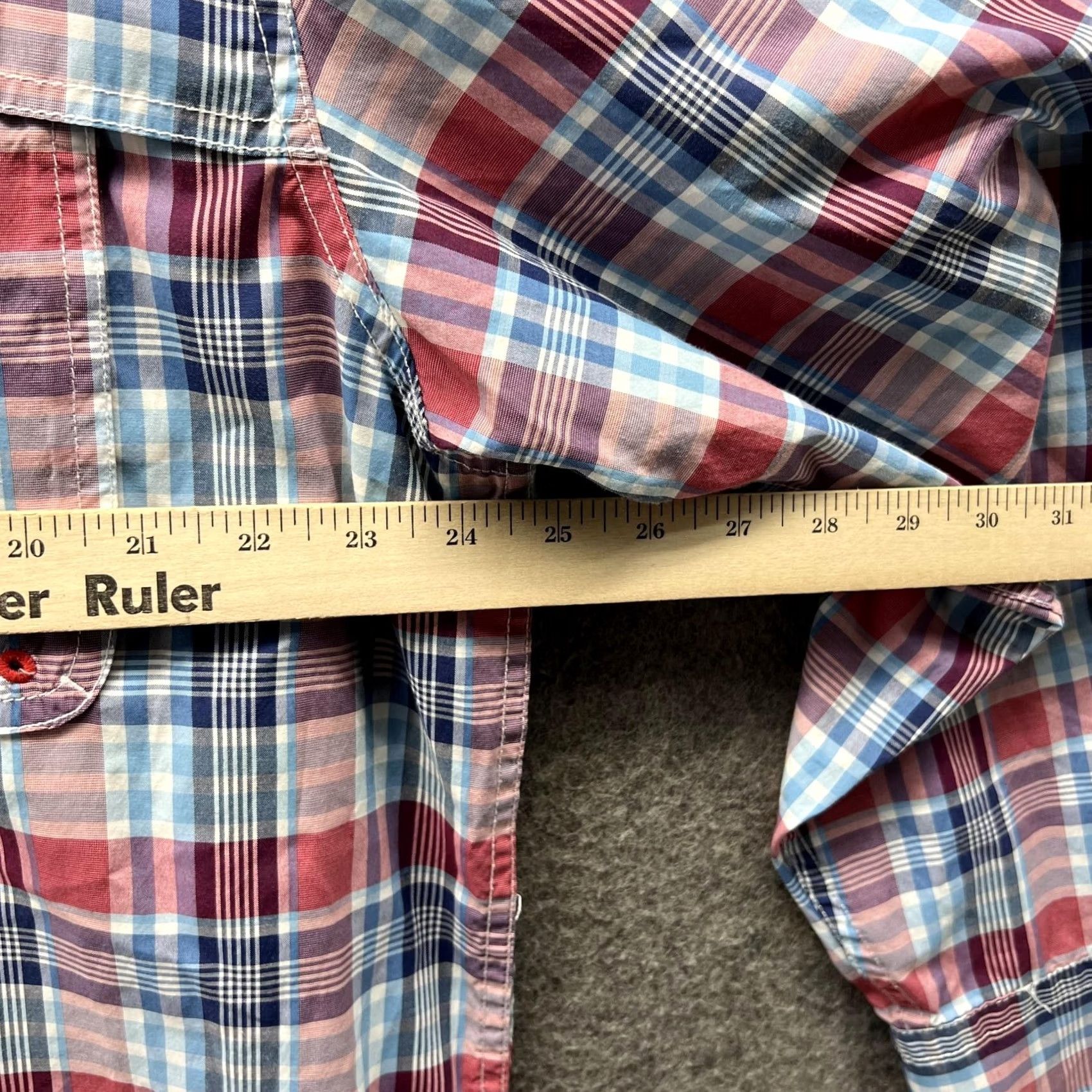Izod VINTAGE Izod Shirt Men Medium Adult Red Blue Button Down Plaid Vented Saltwater Vintage Size US M / EU 48-50 / 2 - 7 Thumbnail